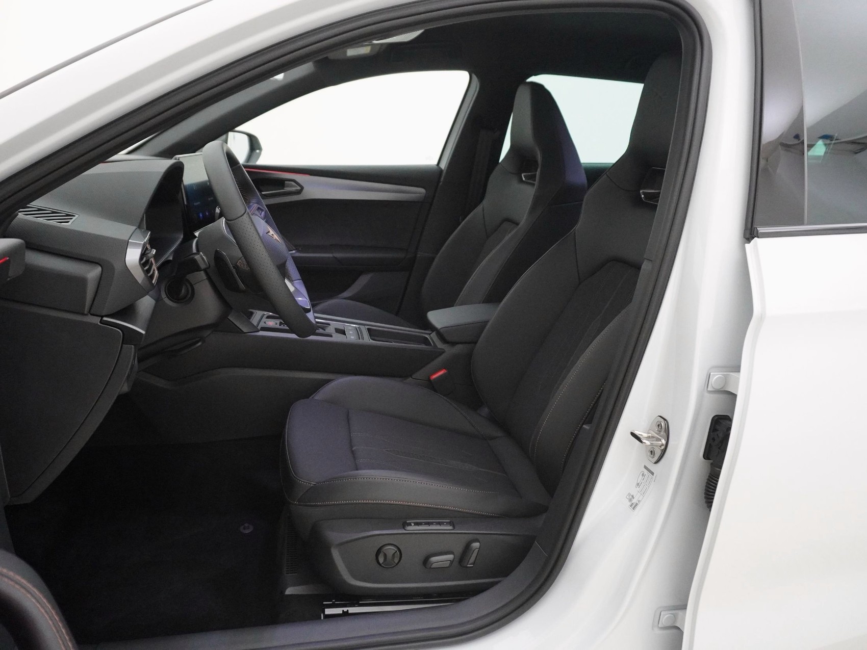CUPRA Leon ST 1.5 eTSI ACT DSG-image-12