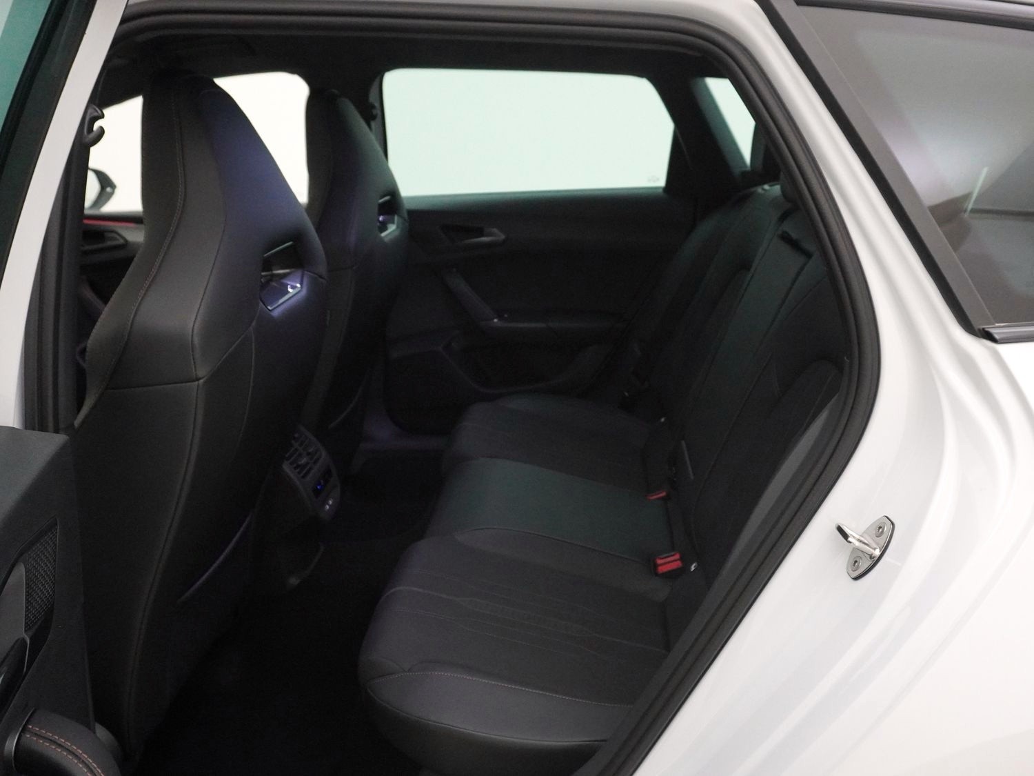 CUPRA Leon ST 1.5 eTSI ACT DSG-image-14