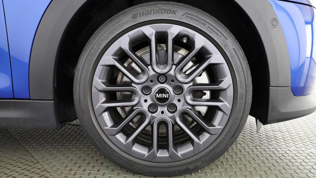MINI Cooper S Cabrio-image-8
