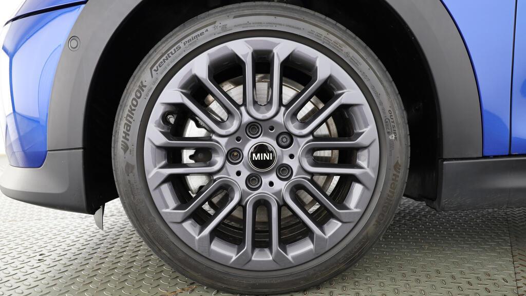 MINI Cooper S Cabrio-image-10