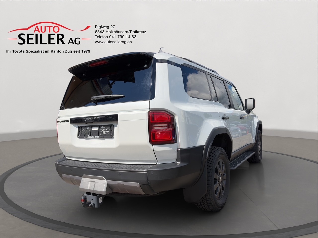 TOYOTA Land Cruiser 2.8TD Executive-showroom-element-3