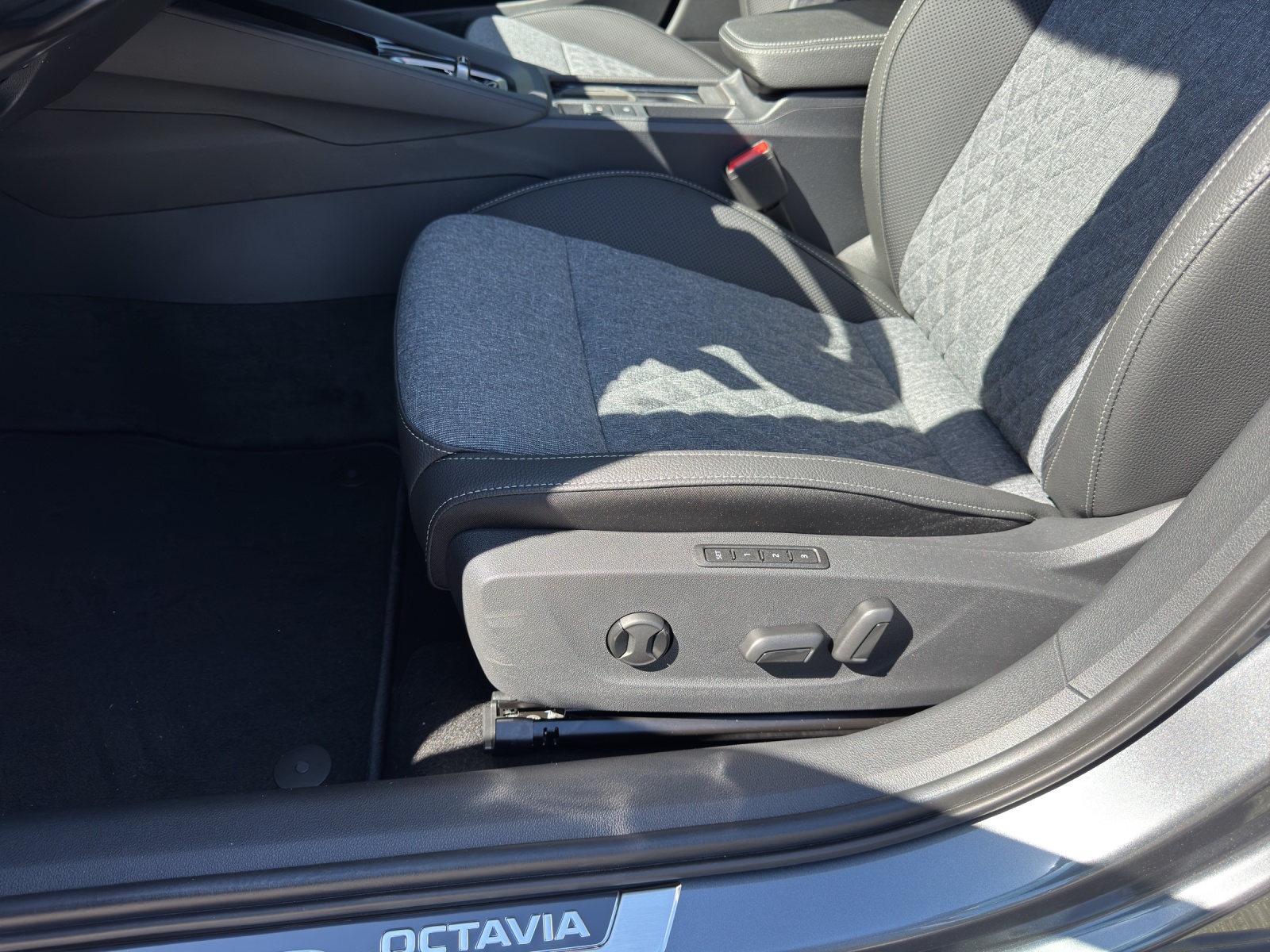 SKODA Octavia Sportline Dynamic-image-13