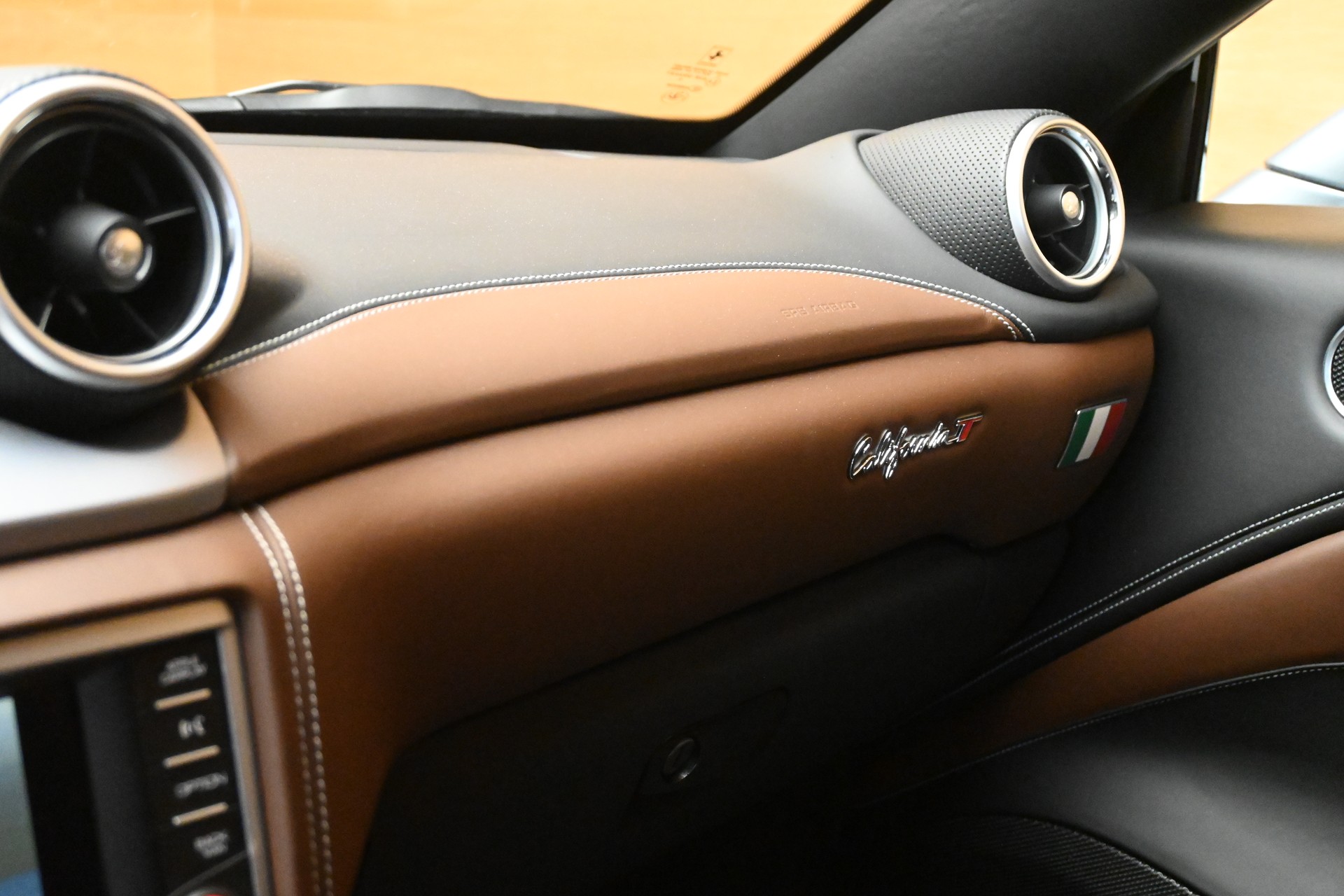 FERRARI California 3.9 V8 T-image-15