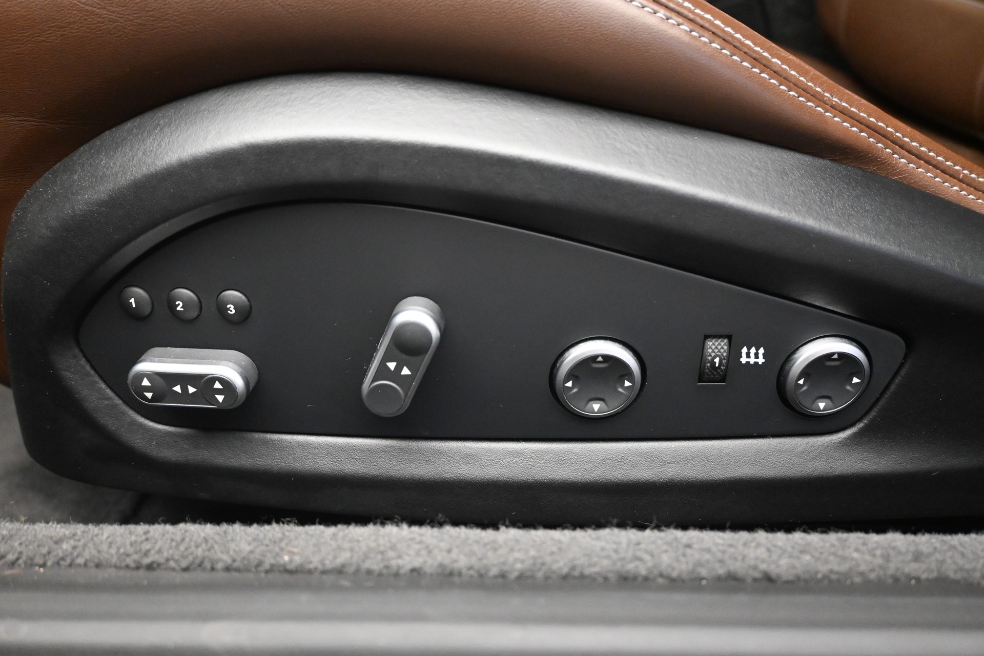 FERRARI California 3.9 V8 T-image-17