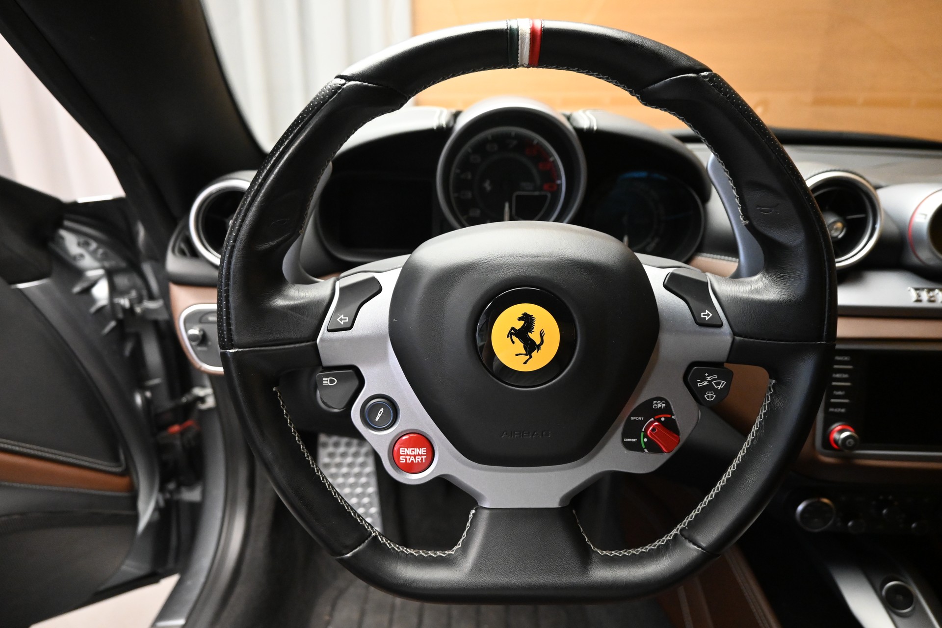 FERRARI California 3.9 V8 T-image-11