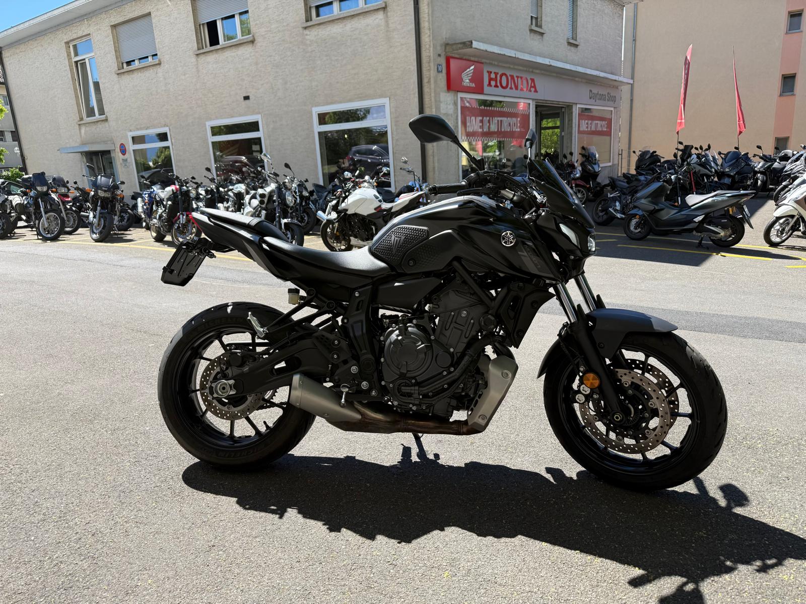 YAMAHA MT-07-showroom-element-3
