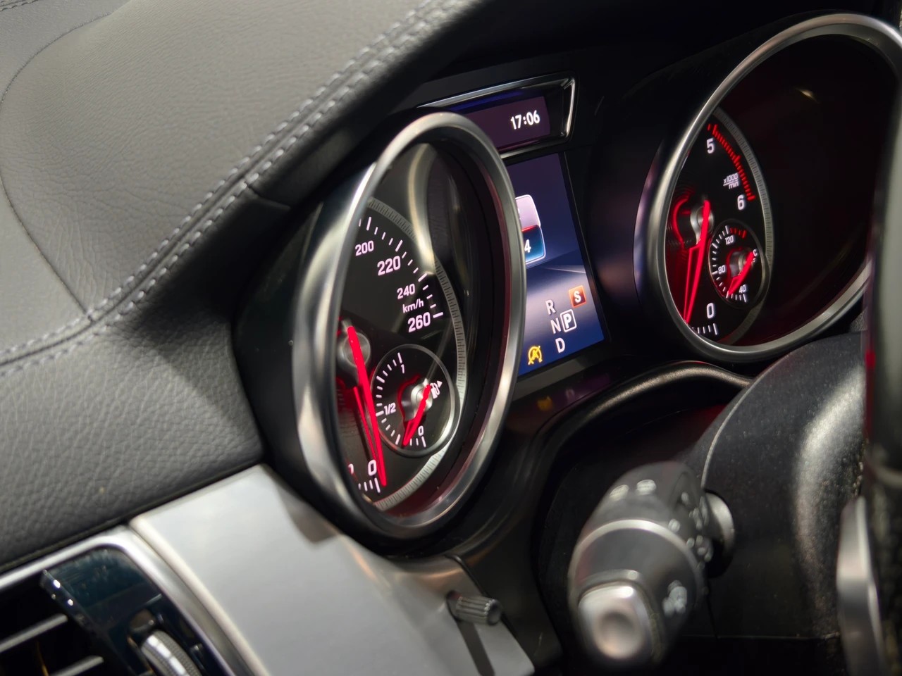 MERCEDES-BENZ GLS 350 d V6 CH FAHRZEUG-image-18