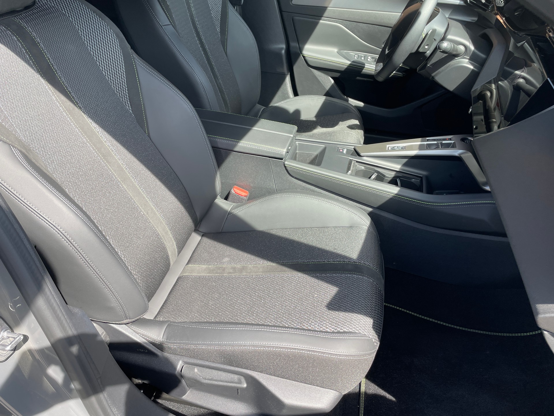 PEUGEOT 308 SW 1.2 HEV 136 GT-image-12