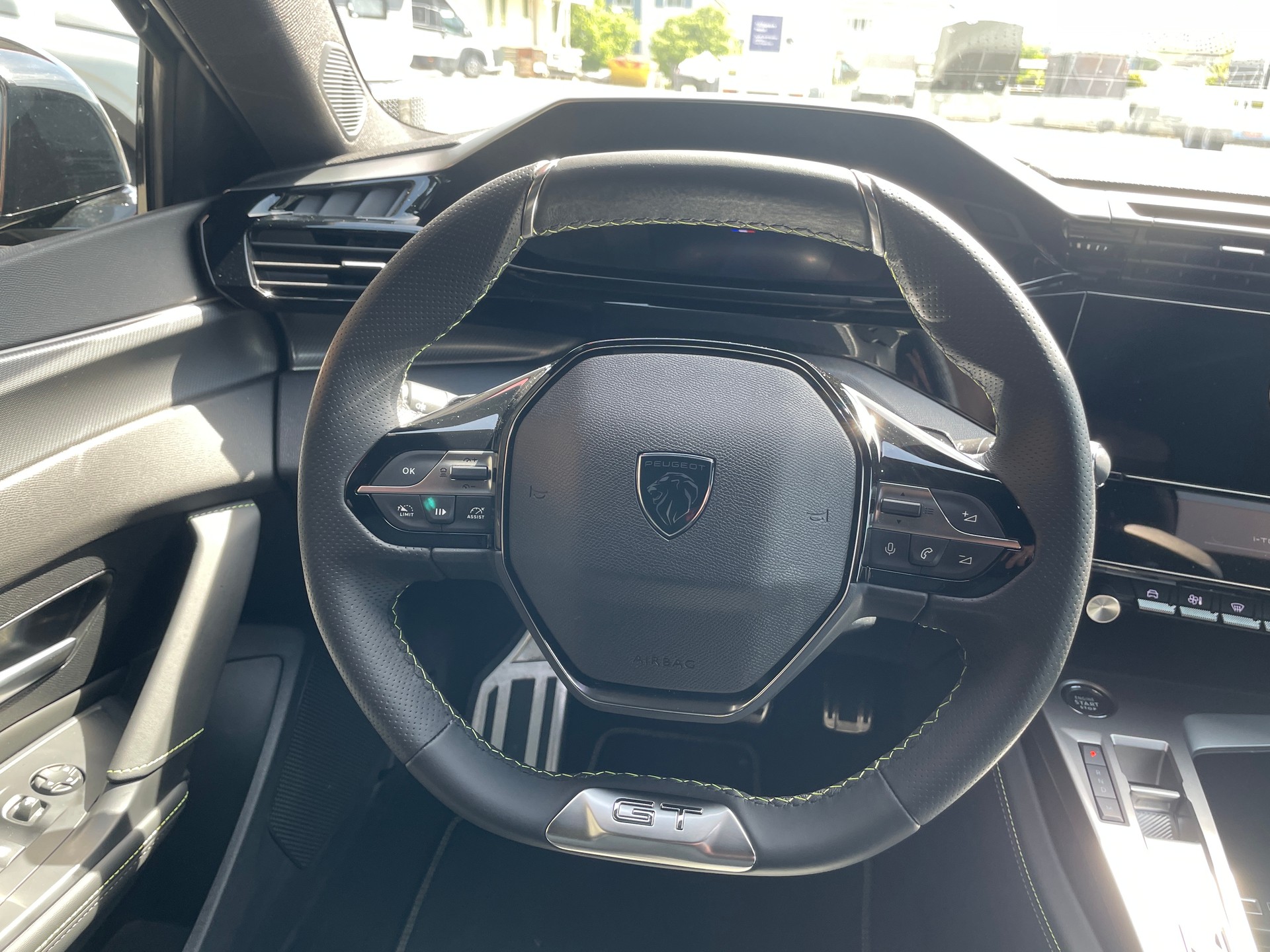 PEUGEOT 308 SW 1.2 HEV 136 GT-image-9