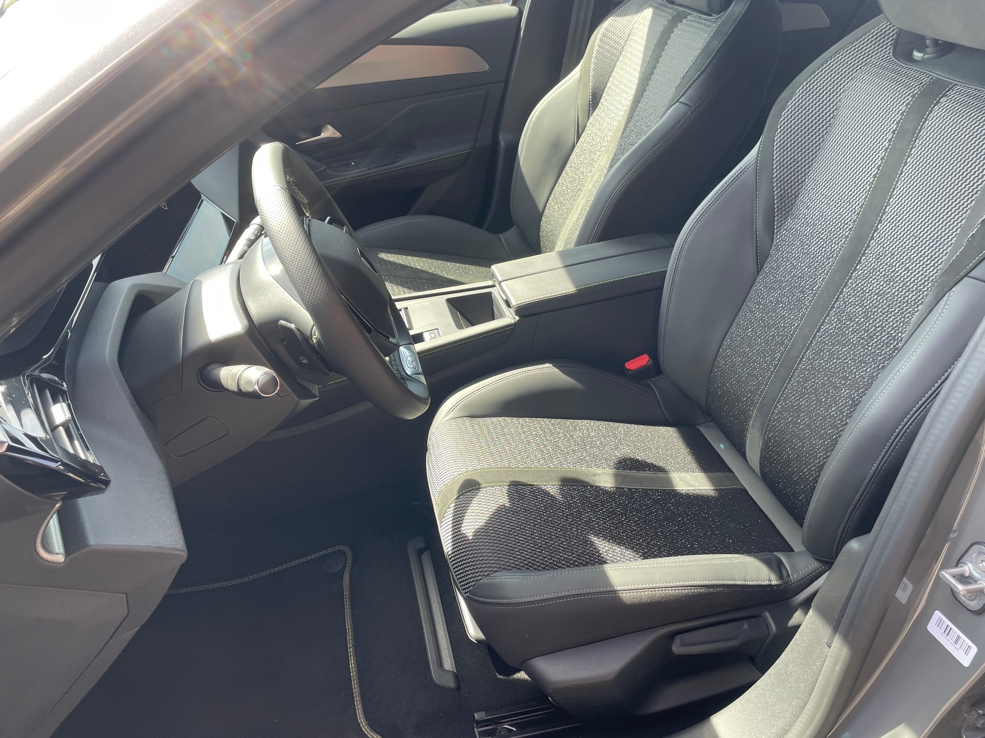 PEUGEOT 308 SW 1.2 HEV 136 GT-image-14