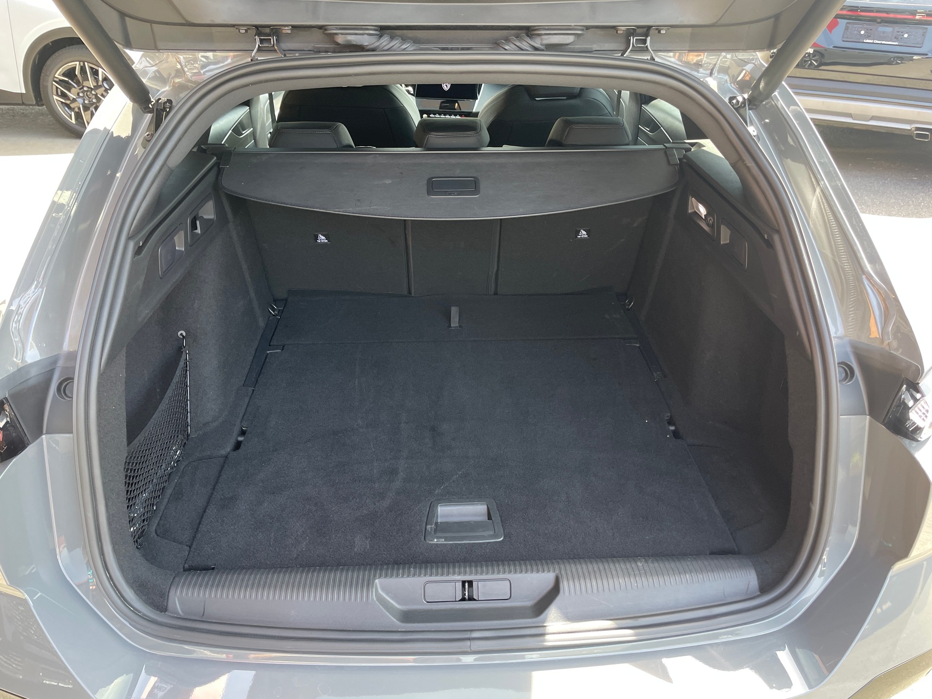 PEUGEOT 308 SW 1.2 HEV 136 GT-image-5