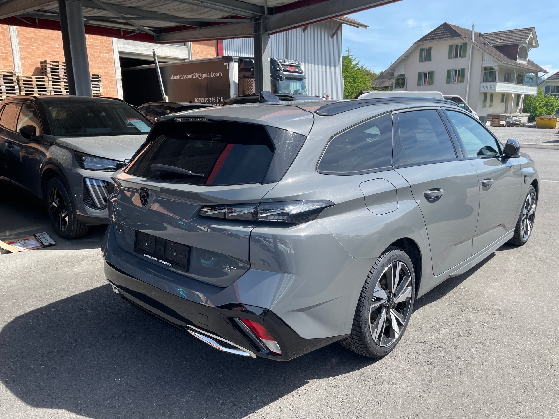 PEUGEOT 308 SW 1.2 HEV 136 GT-image-3