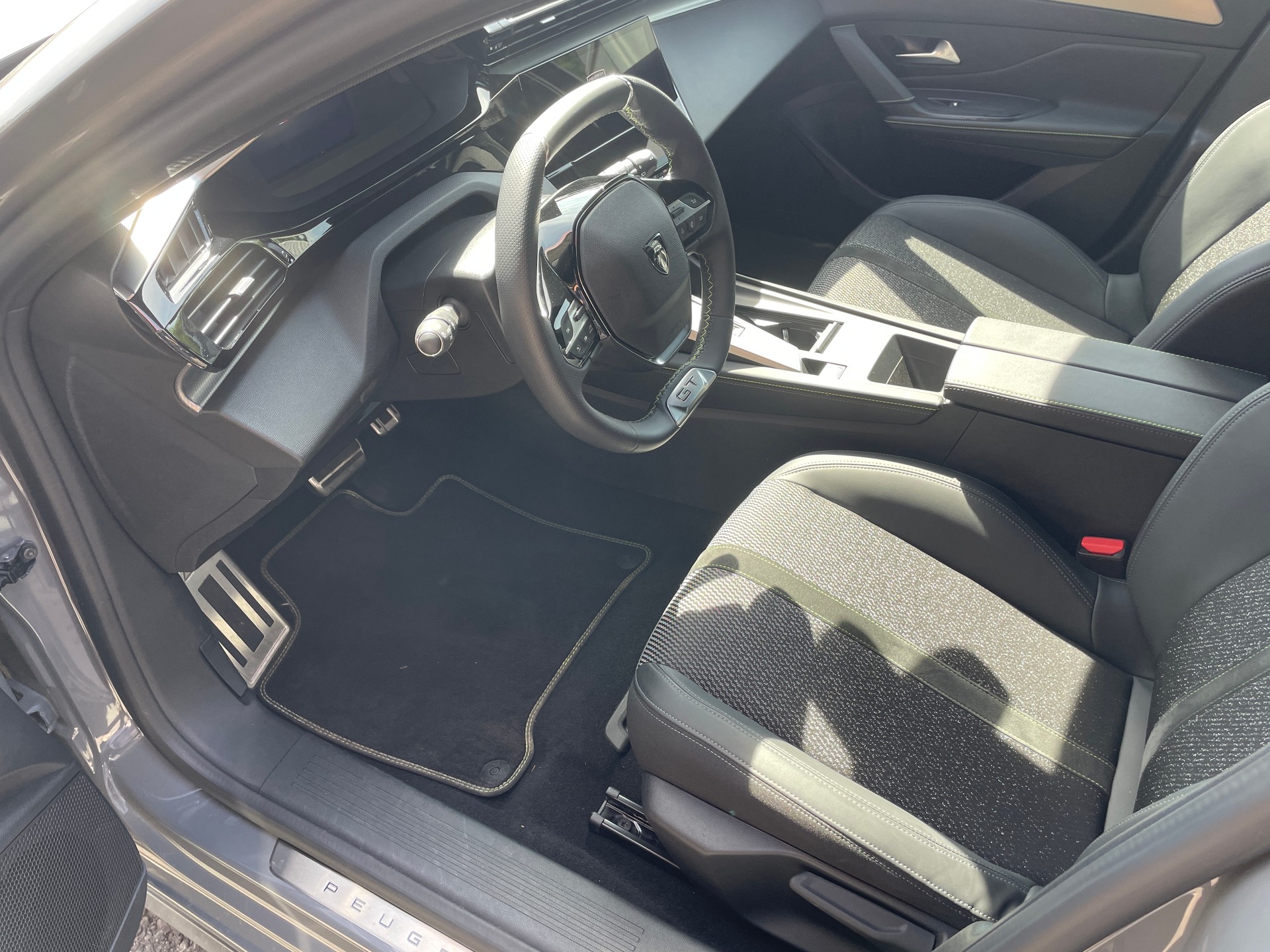 PEUGEOT 308 SW 1.2 HEV 136 GT-image-13