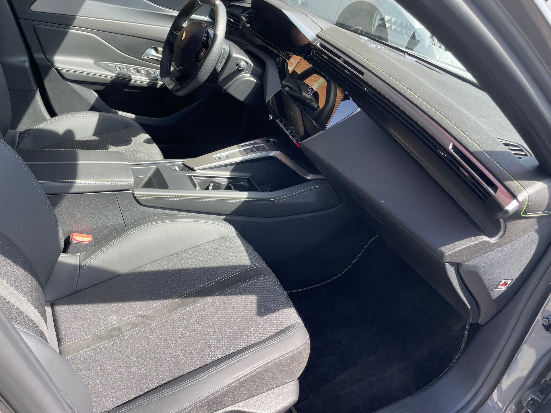 PEUGEOT 308 SW 1.2 HEV 136 GT-image-11