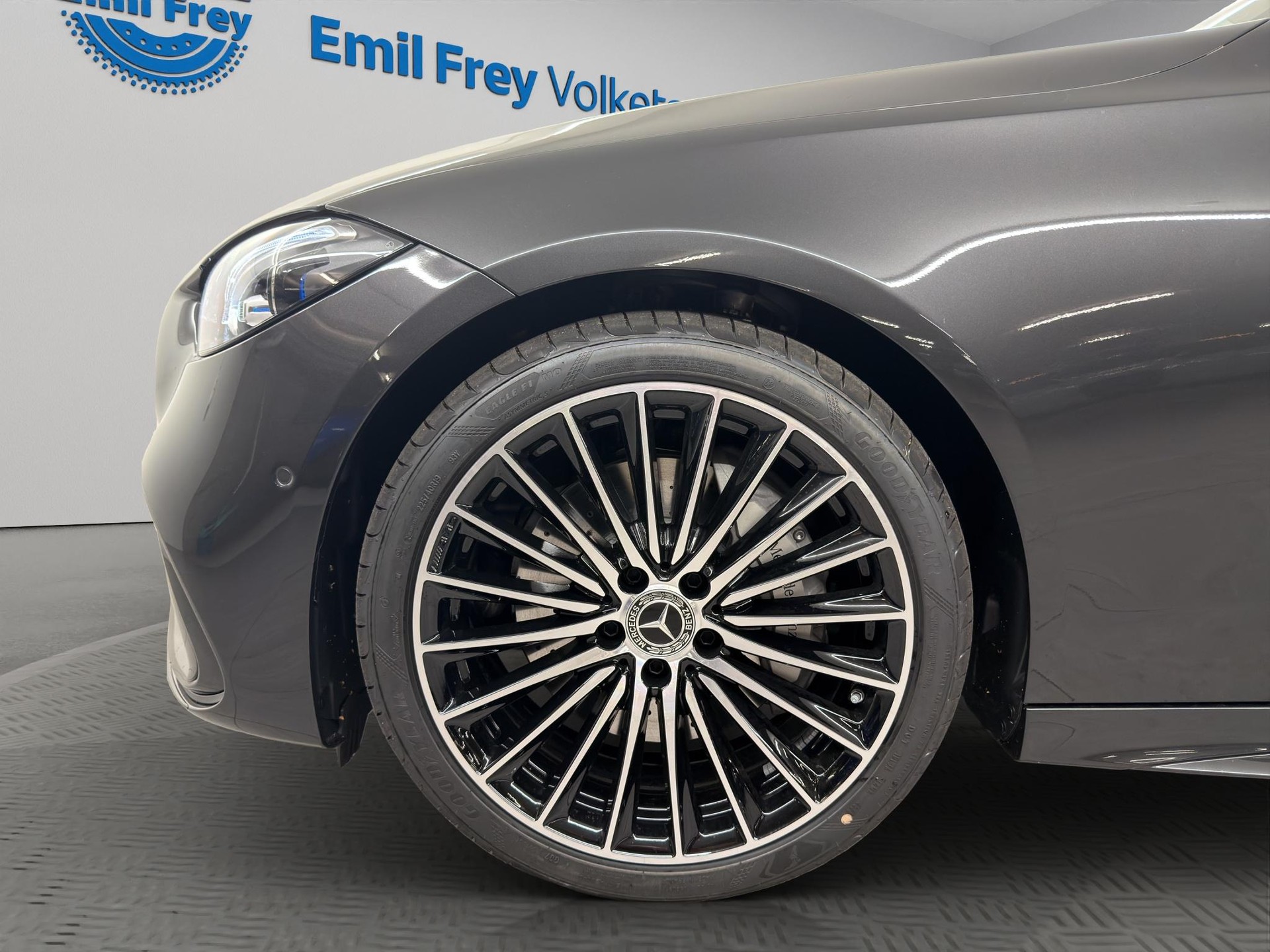 MERCEDES-BENZ C 300 AMG Line 4matic-image-3