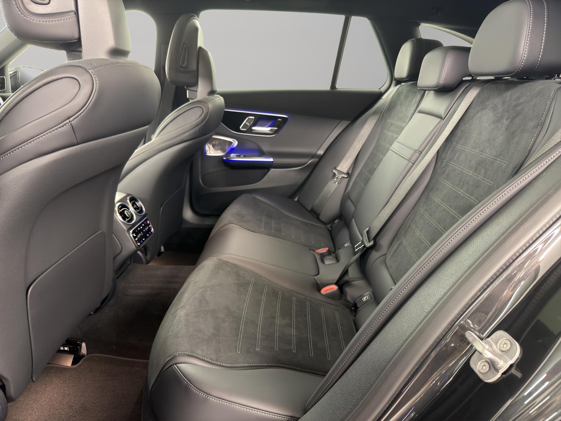 MERCEDES-BENZ C 300 AMG Line 4matic-image-9
