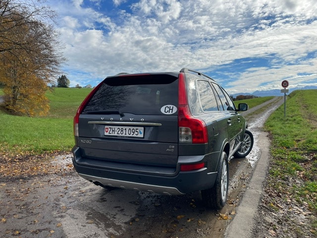 VOLVO XC90 2.5T AWD Momentum Geartronic-image-3