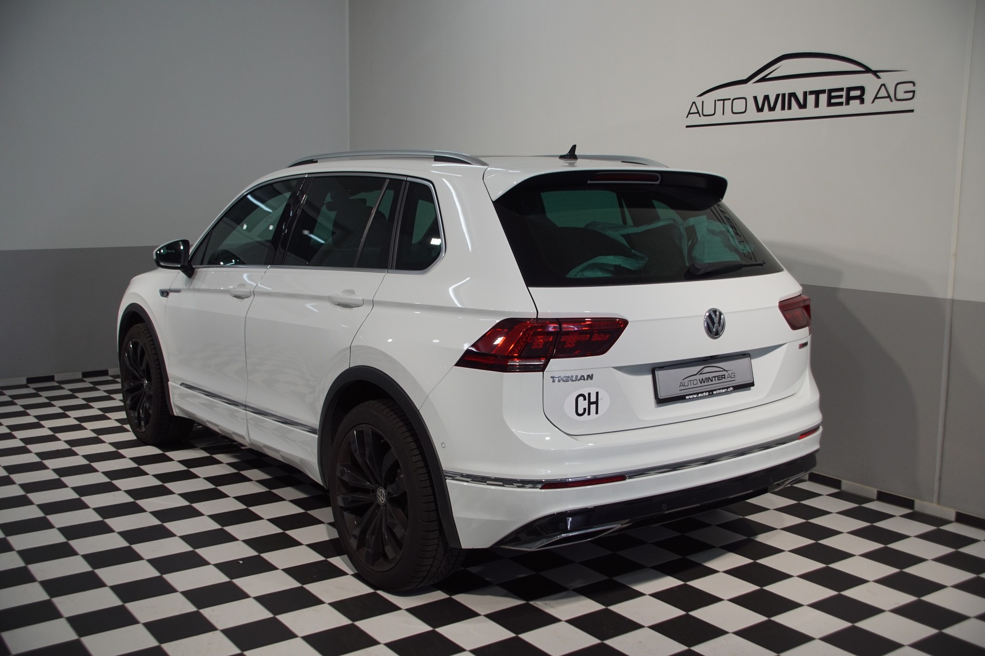 VW Tiguan 2.0TSI R-Line Highline 4Motion DSG-image-5