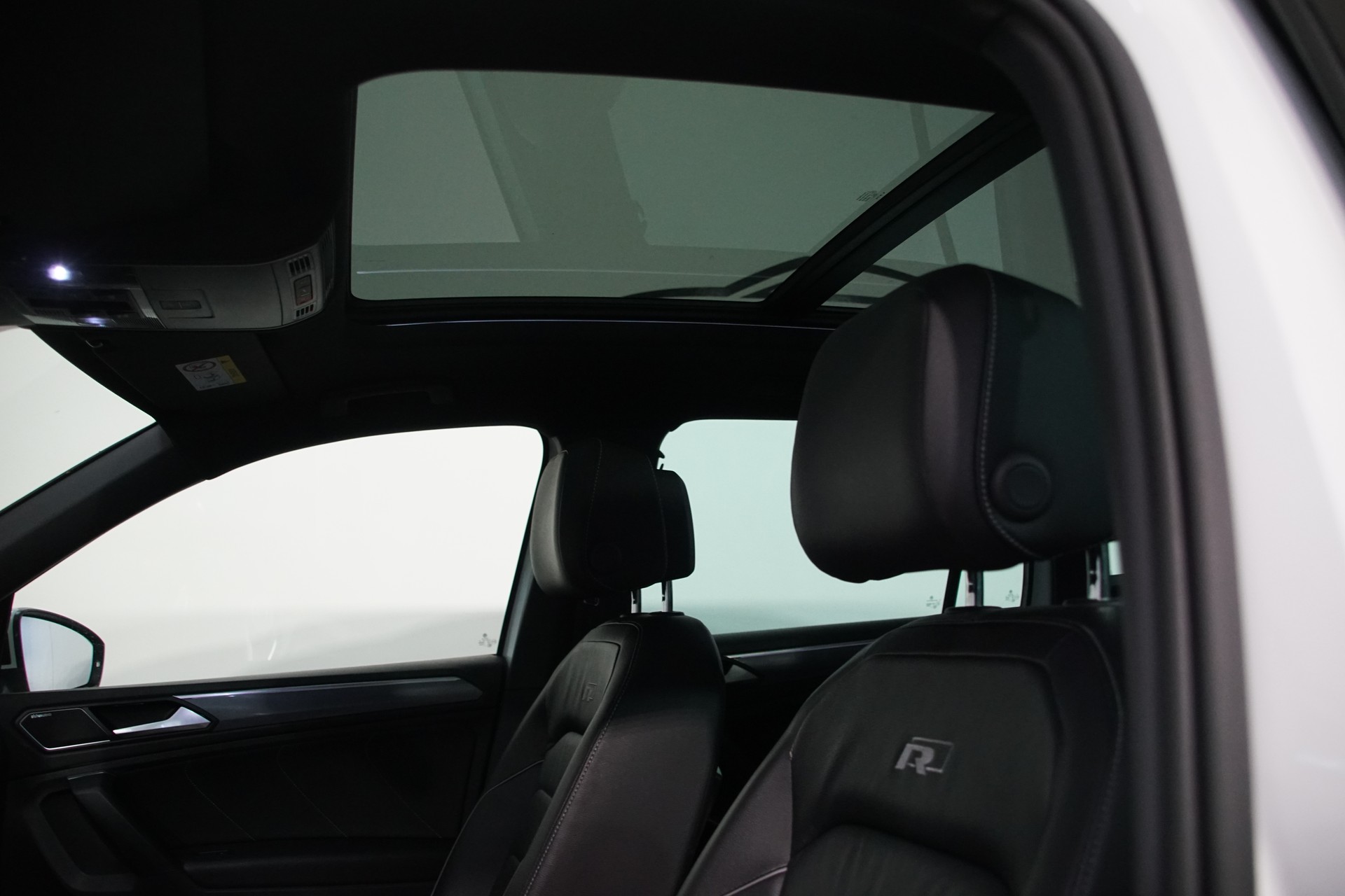 VW Tiguan 2.0TSI R-Line Highline 4Motion DSG-image-12