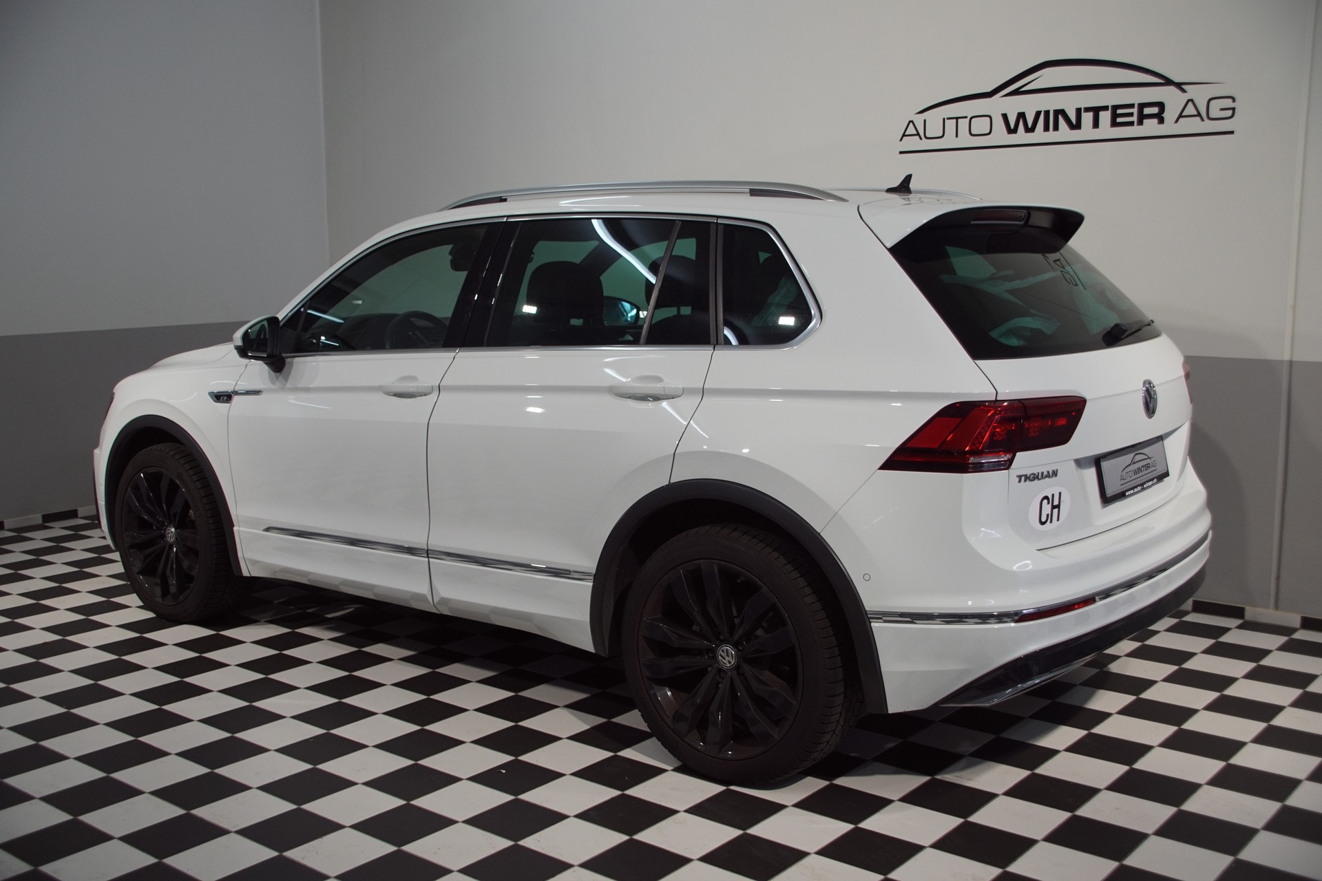 VW Tiguan 2.0TSI R-Line Highline 4Motion DSG-image-6