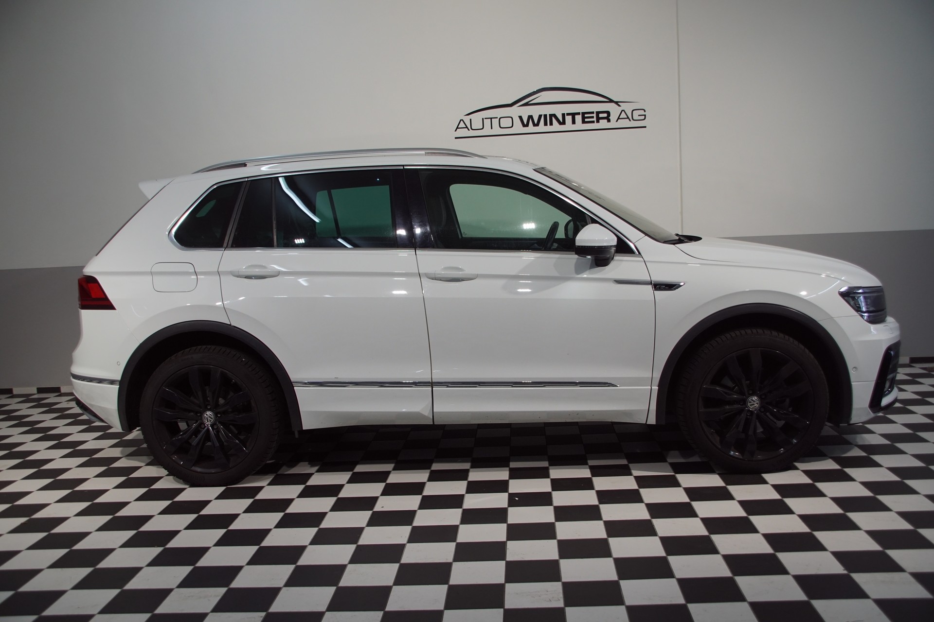 VW Tiguan 2.0TSI R-Line Highline 4Motion DSG-image-4