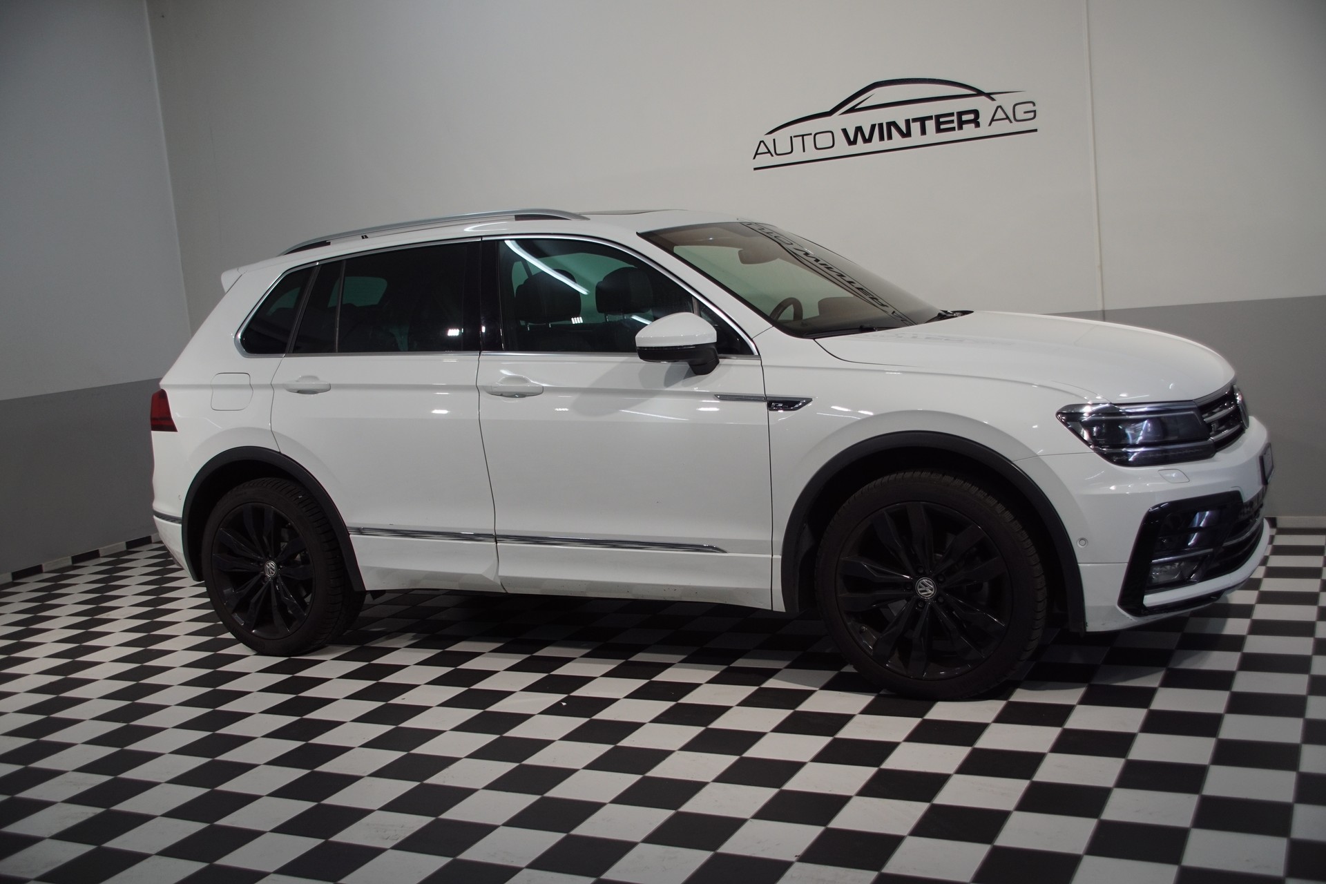 VW Tiguan 2.0TSI R-Line Highline 4Motion DSG-image-3