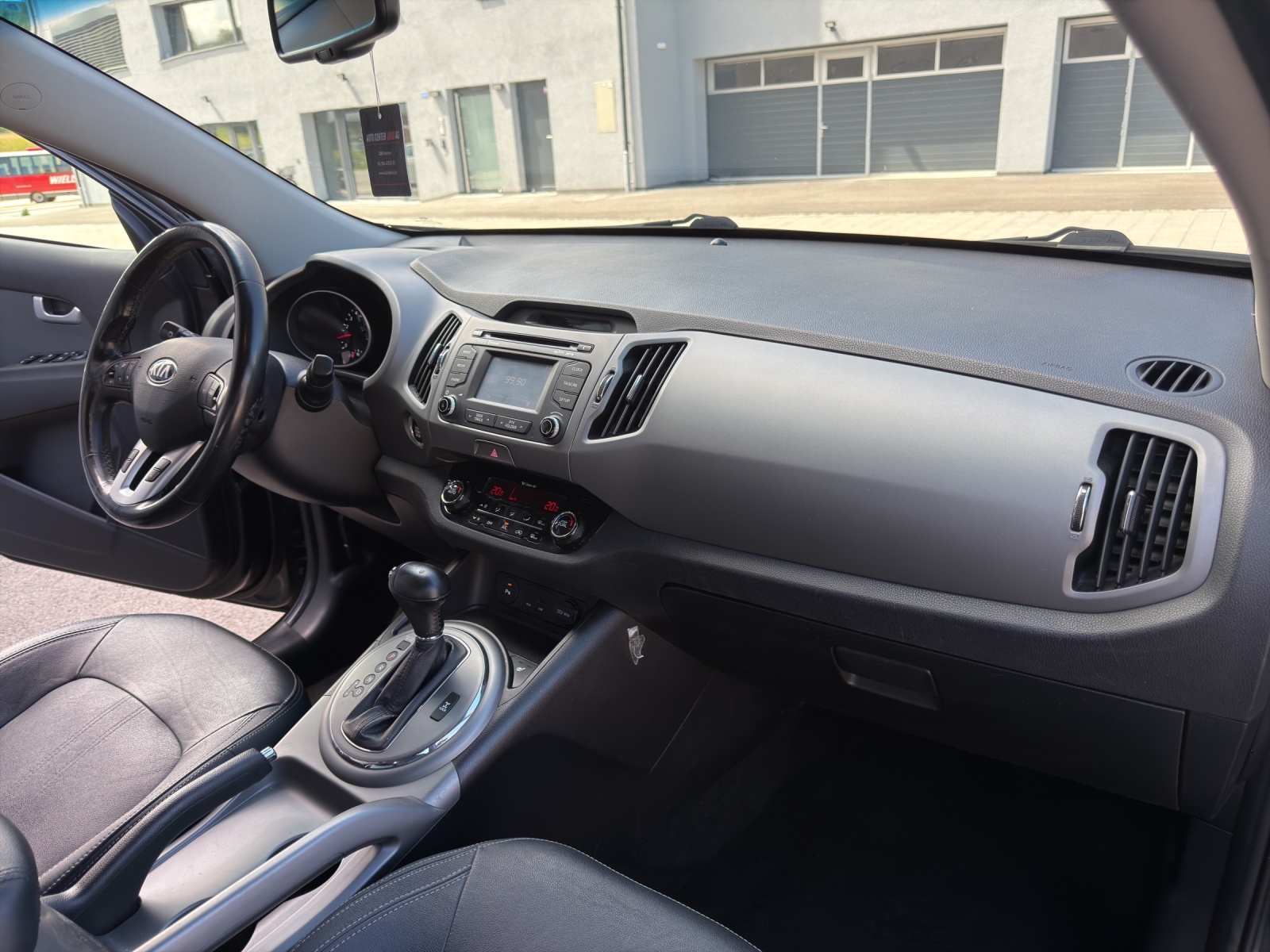 KIA Sportage 2.0 CRDi Trend 4WD Automatic-image-26