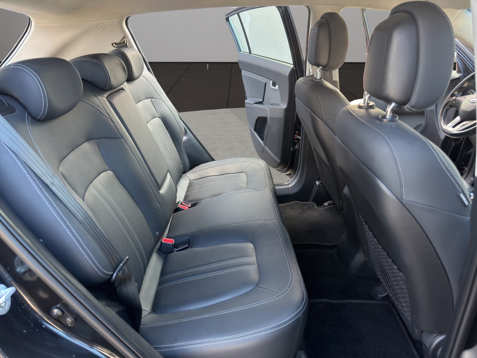 KIA Sportage 2.0 CRDi Trend 4WD Automatic-image-17