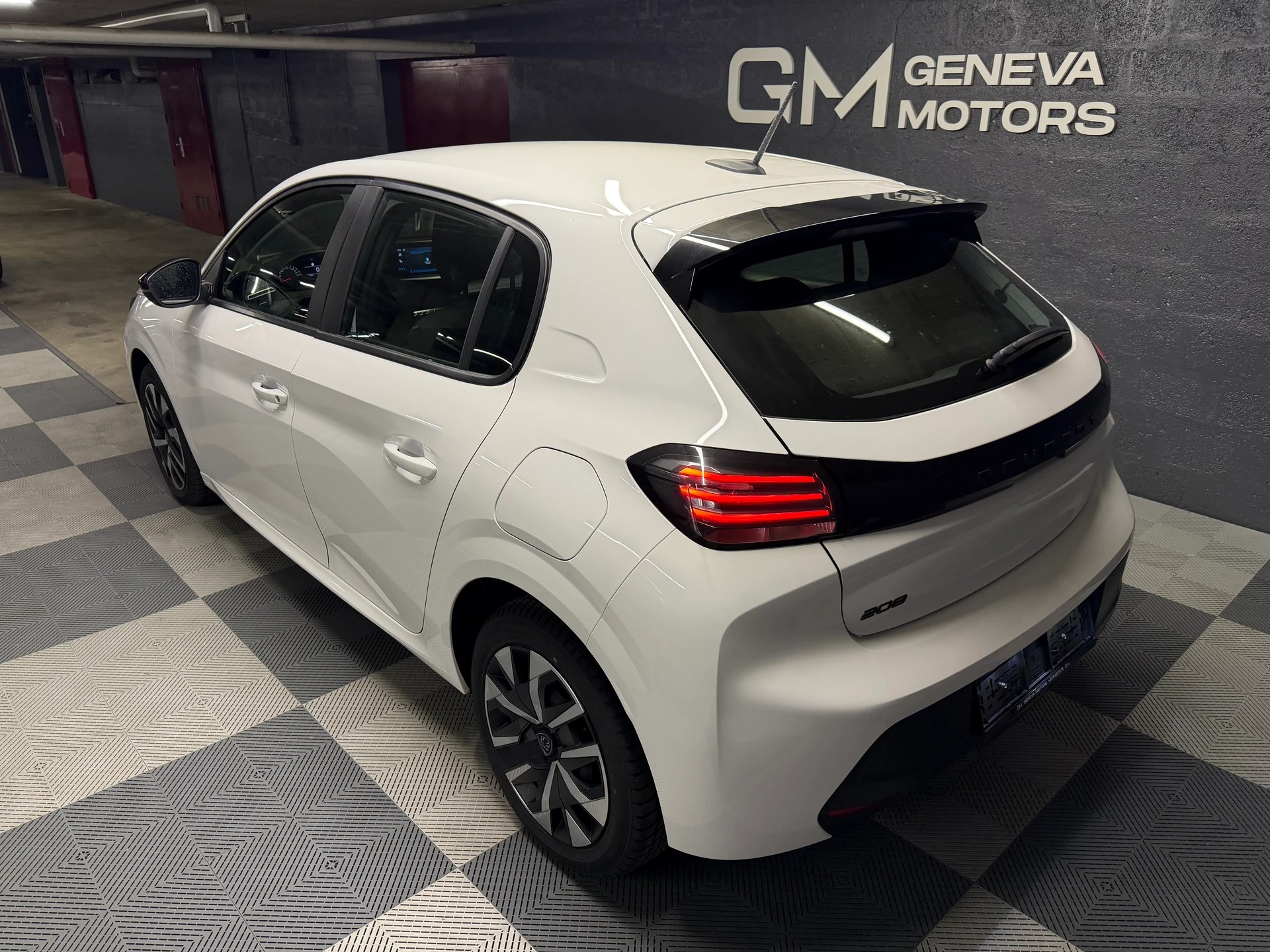 PEUGEOT 208 1.2 Active-image-5