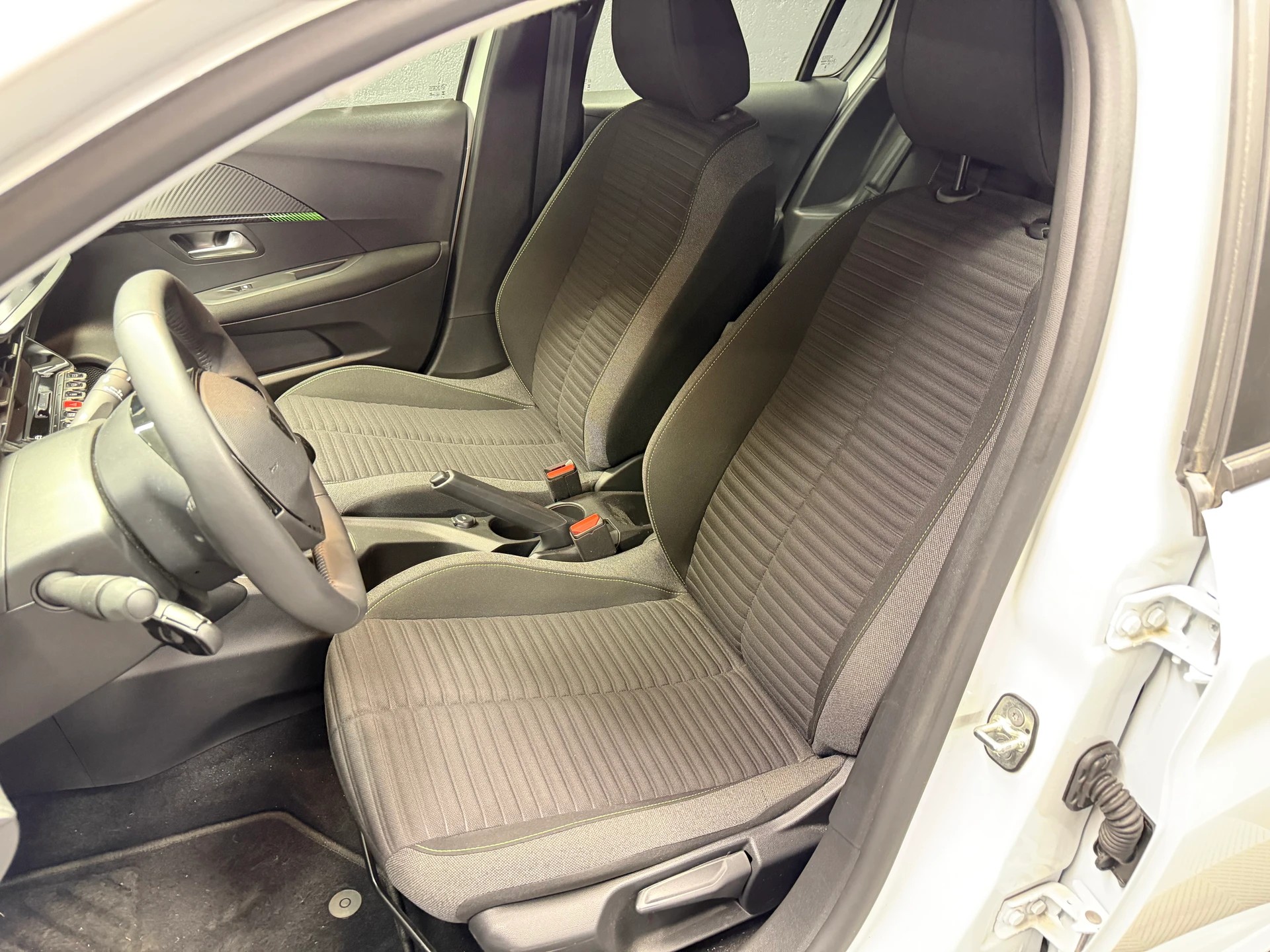 PEUGEOT 208 1.2 Active-image-7