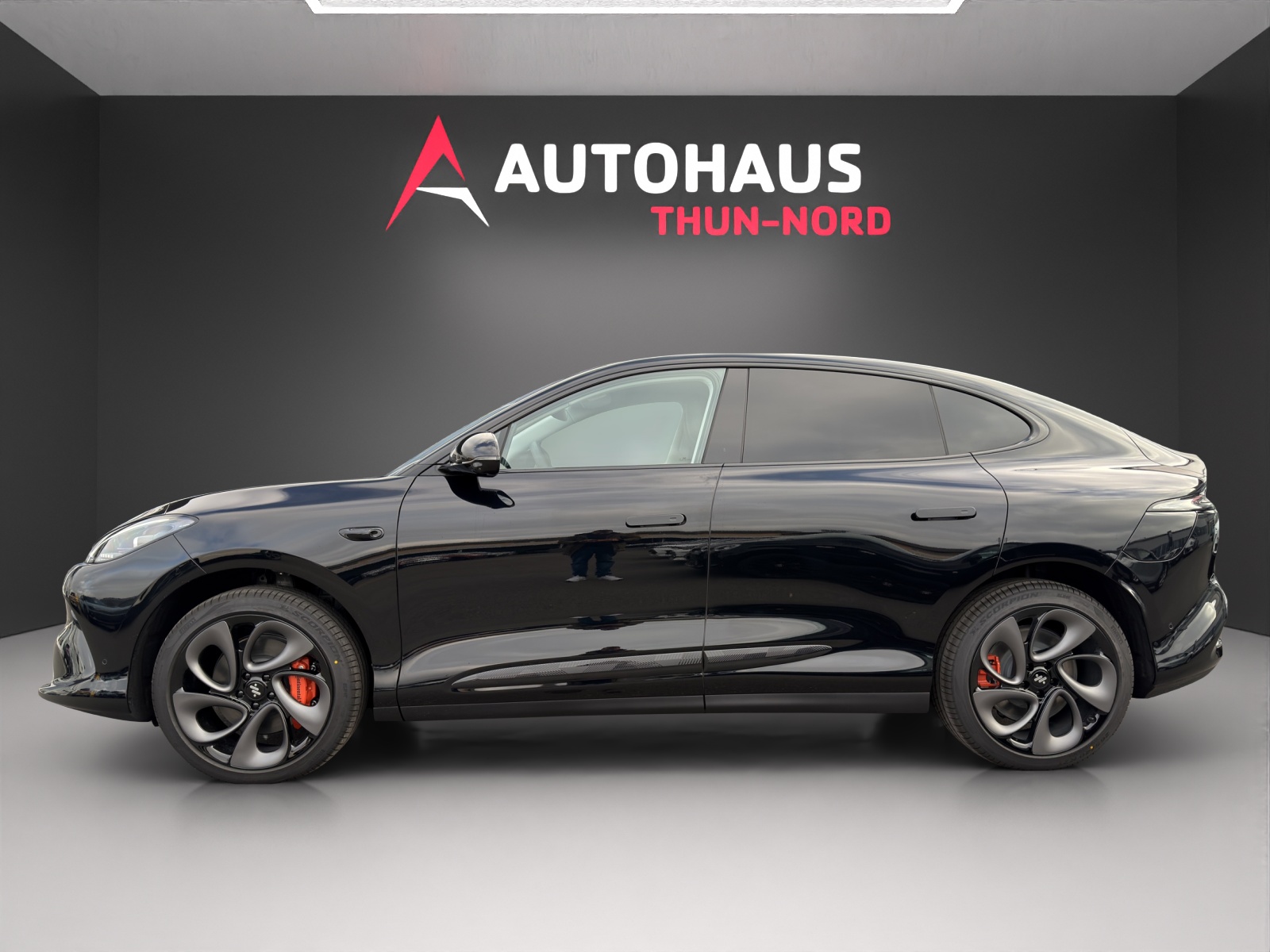 MG IM6 100 kWh Performance 21 4WD-image-1