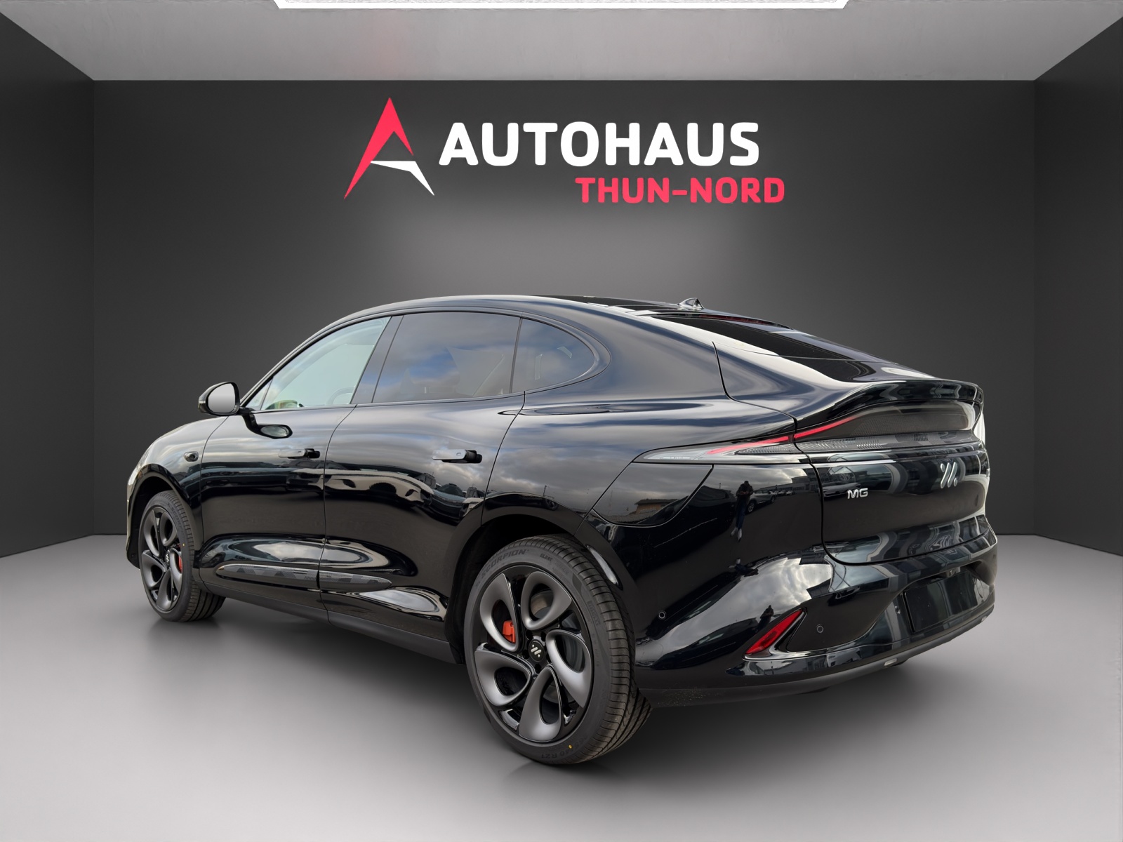 MG IM6 100 kWh Performance 21 4WD-image-2