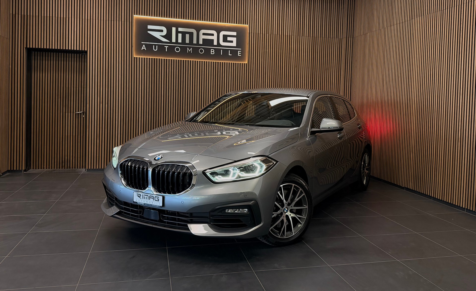 BMW 120i Steptronic | CH-Fzg. | CarVertical | Unfallfrei | Top Ausstattung-image-0