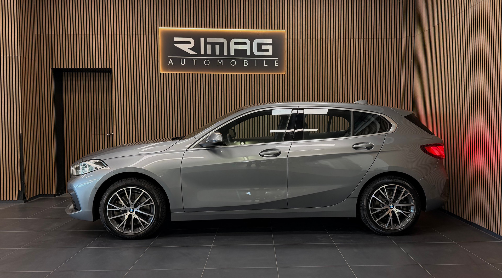 BMW 120i Steptronic | CH-Fzg. | CarVertical | Unfallfrei | Top Ausstattung-image-4