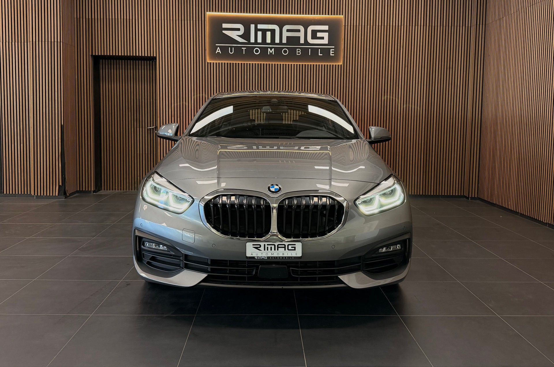 BMW 120i Steptronic | CH-Fzg. | CarVertical | Unfallfrei | Top Ausstattung-image-1