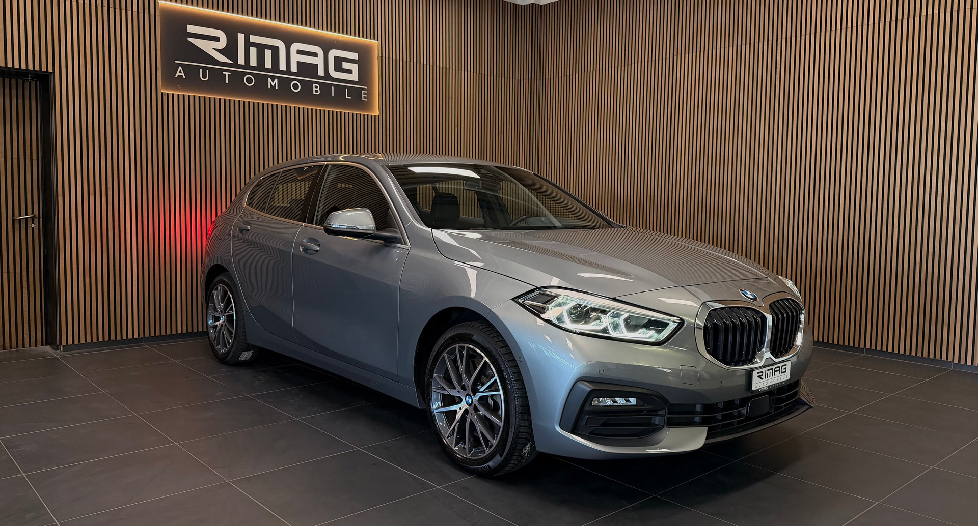 BMW 120i Steptronic | CH-Fzg. | CarVertical | Unfallfrei | Top Ausstattung-image-3