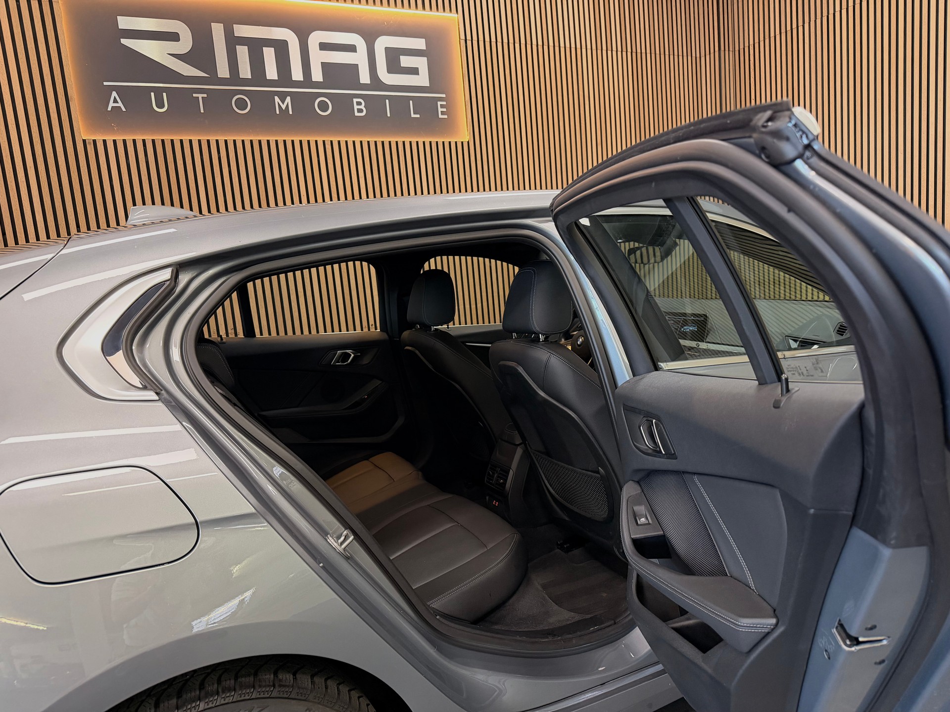 BMW 120i Steptronic | CH-Fzg. | CarVertical | Unfallfrei | Top Ausstattung-image-19
