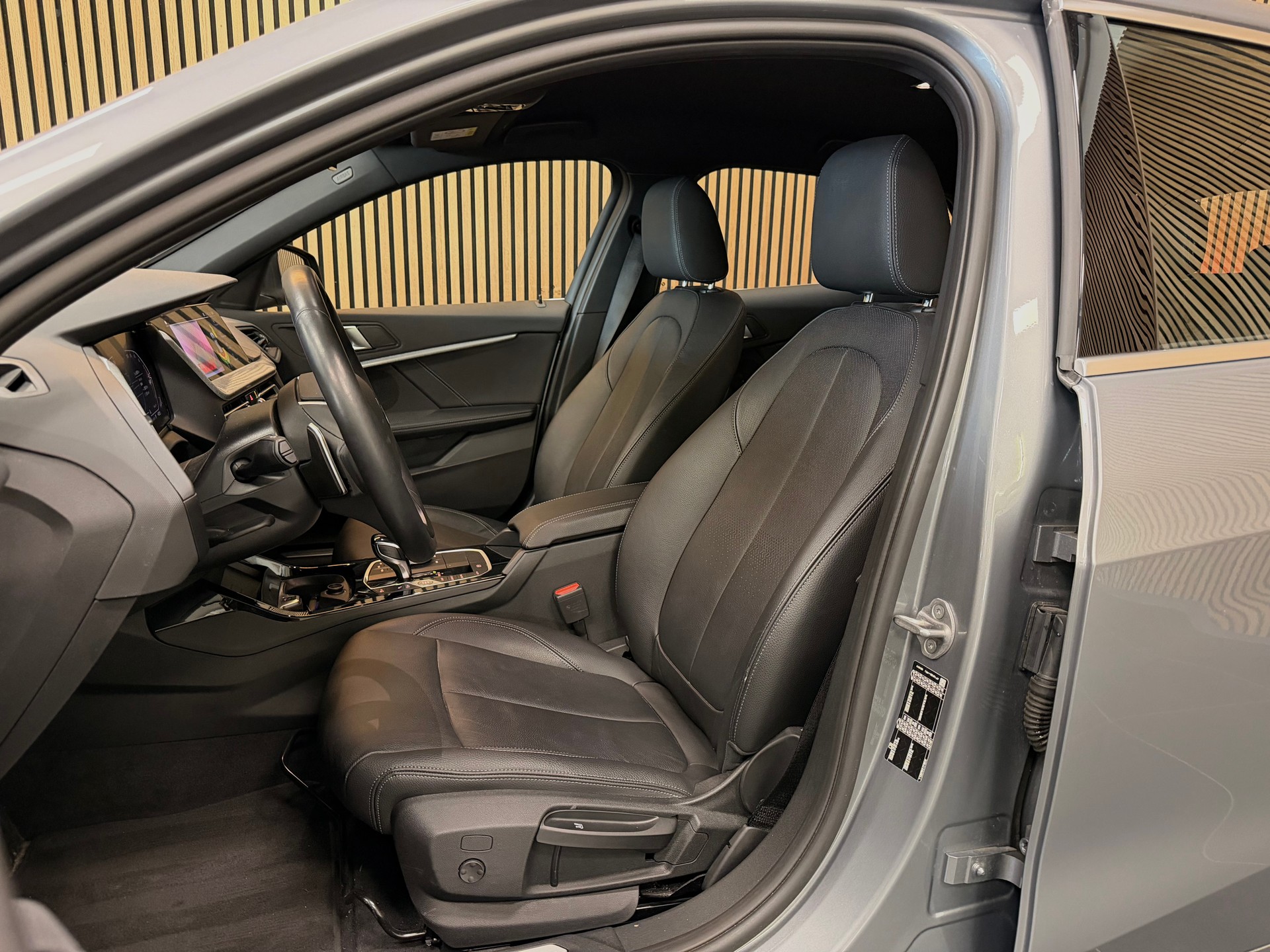 BMW 120i Steptronic | CH-Fzg. | CarVertical | Unfallfrei | Top Ausstattung-image-14