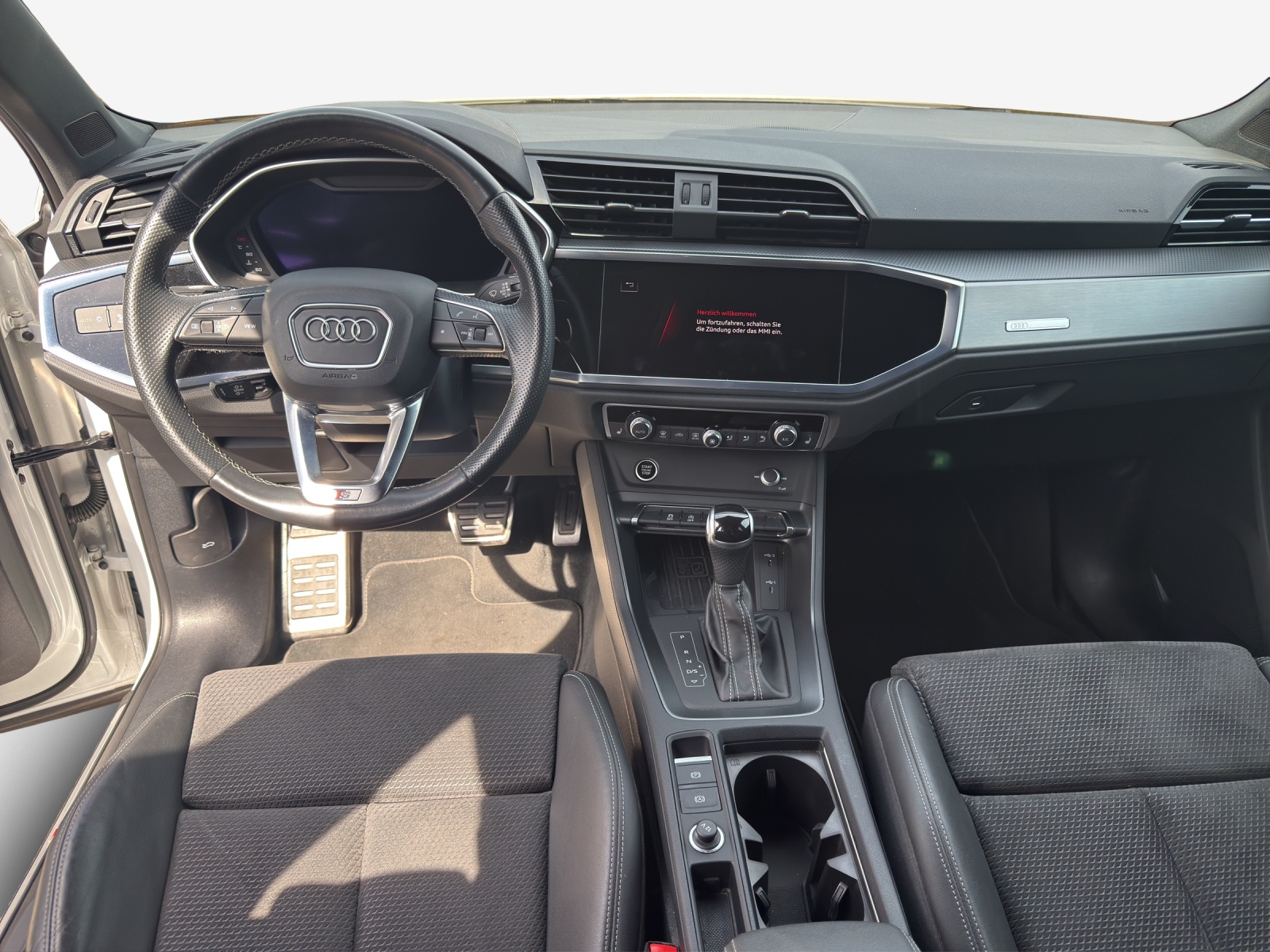 AUDI Q3 35 TFSI S line Attraction S-tronic-image-8