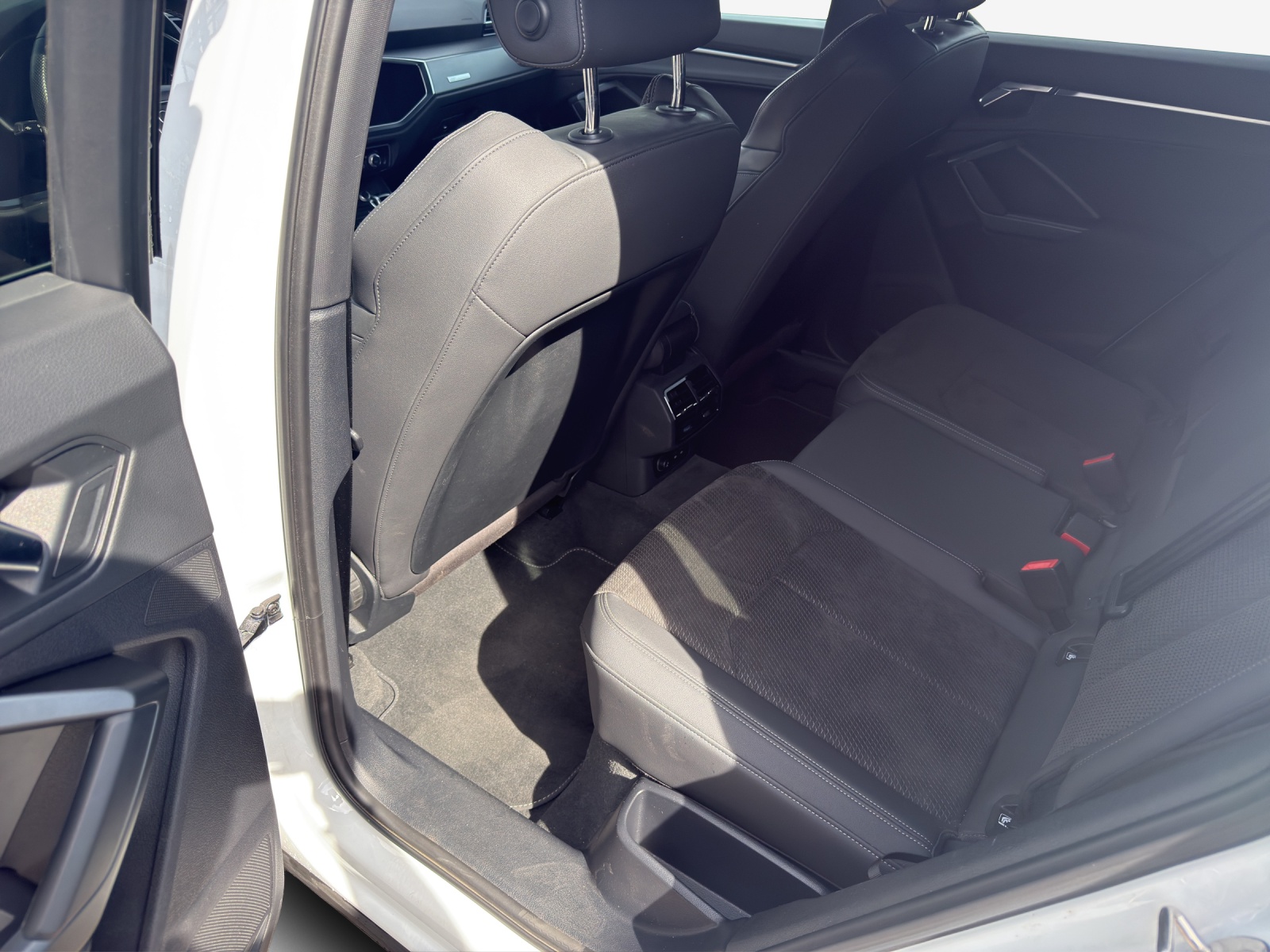 AUDI Q3 35 TFSI S line Attraction S-tronic-image-11