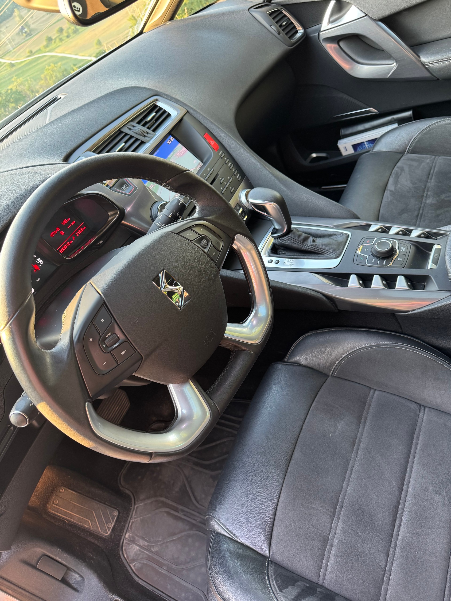 DS AUTOMOBILES 2.0 HDi Chic-image-2