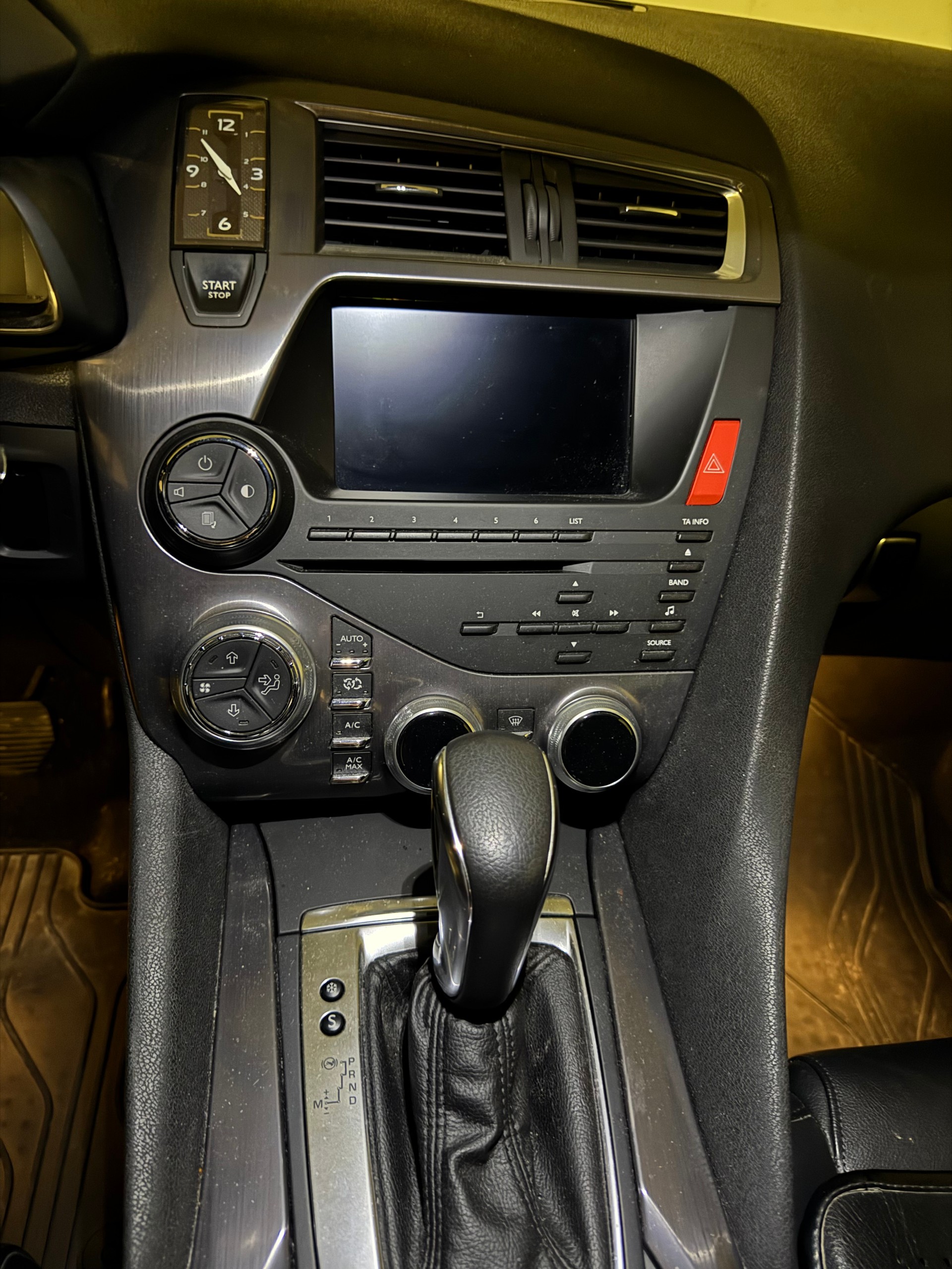 DS AUTOMOBILES 2.0 HDi Chic-image-4