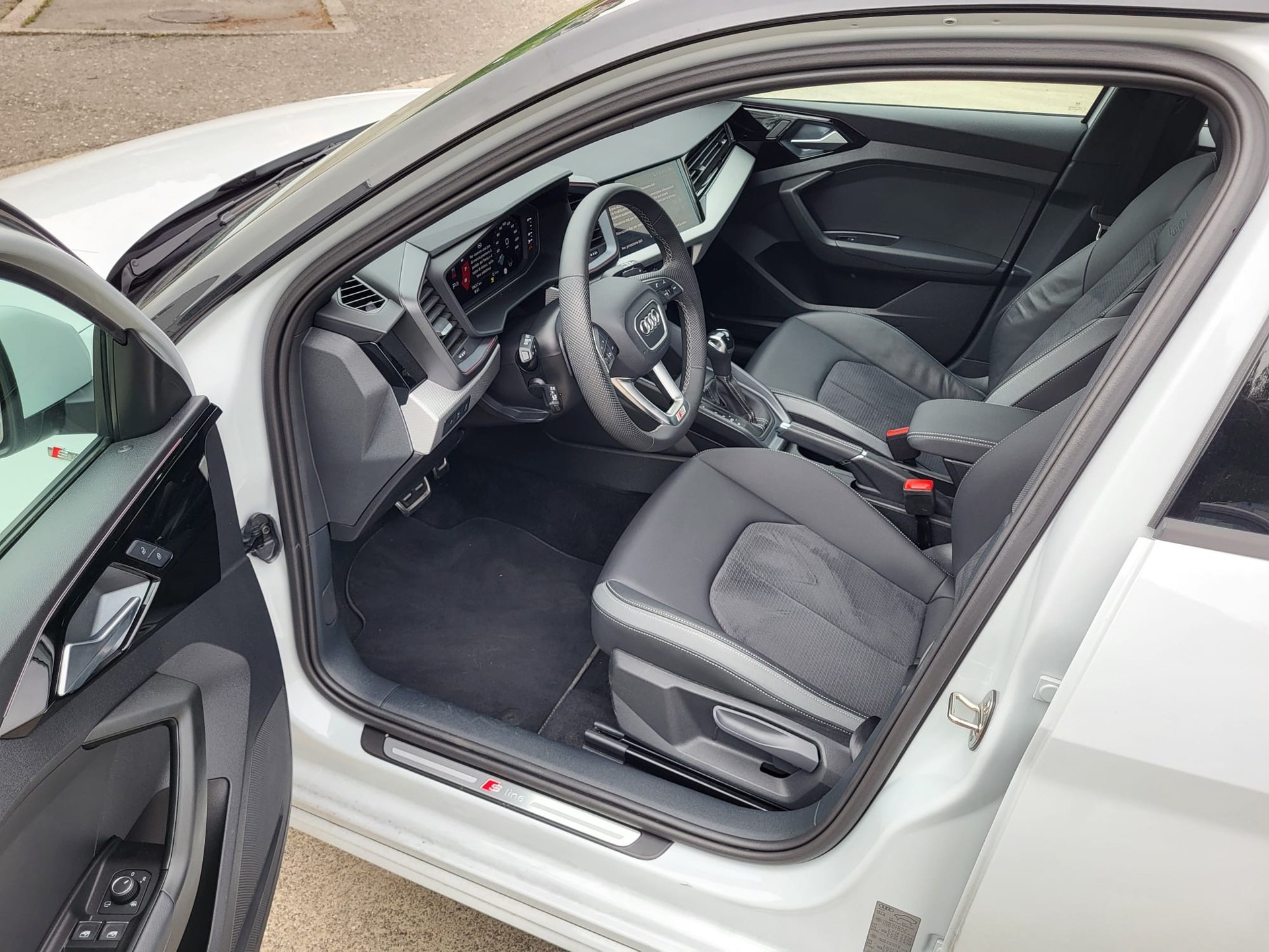 AUDI A1 Sportback 35 TFSI S Line S-tronic-image-10