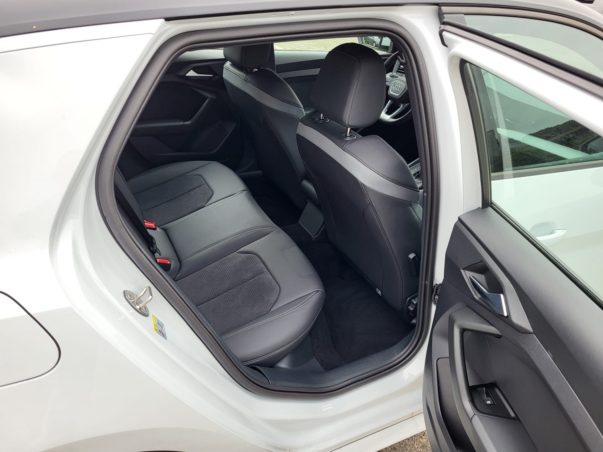 AUDI A1 Sportback 35 TFSI S Line S-tronic-image-13