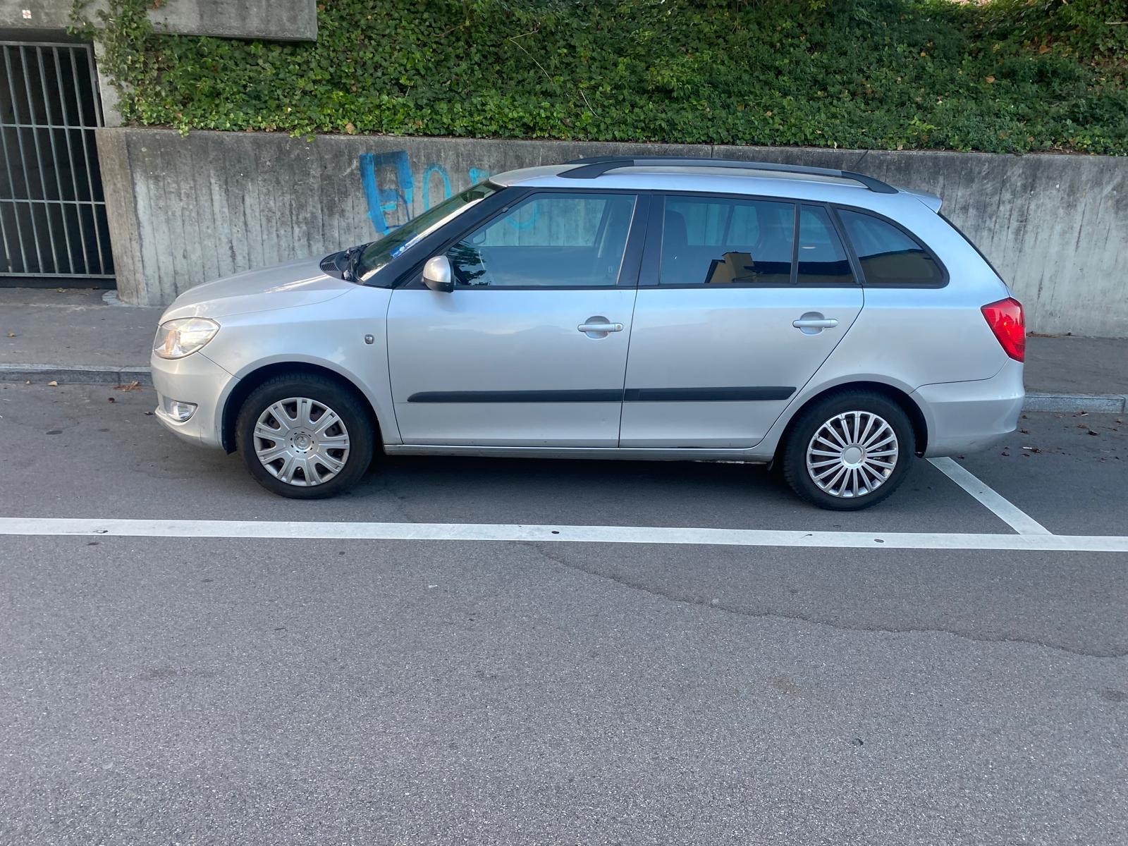 SKODA Fabia 1.2 TSI Family-image-1