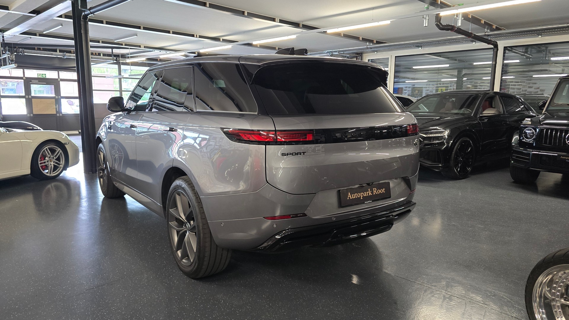 LAND ROVER Range Rover Sport D300 3.0 TD6 MHEV Dynamic SE Automatic-image-6