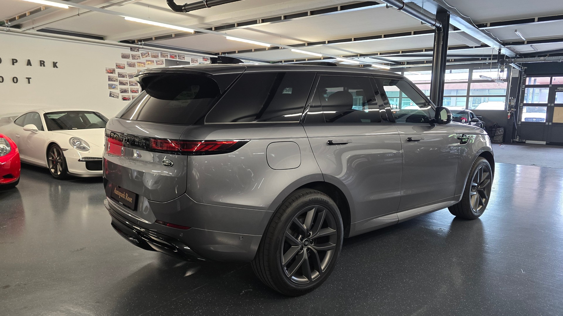 LAND ROVER Range Rover Sport D300 3.0 TD6 MHEV Dynamic SE Automatic-image-5
