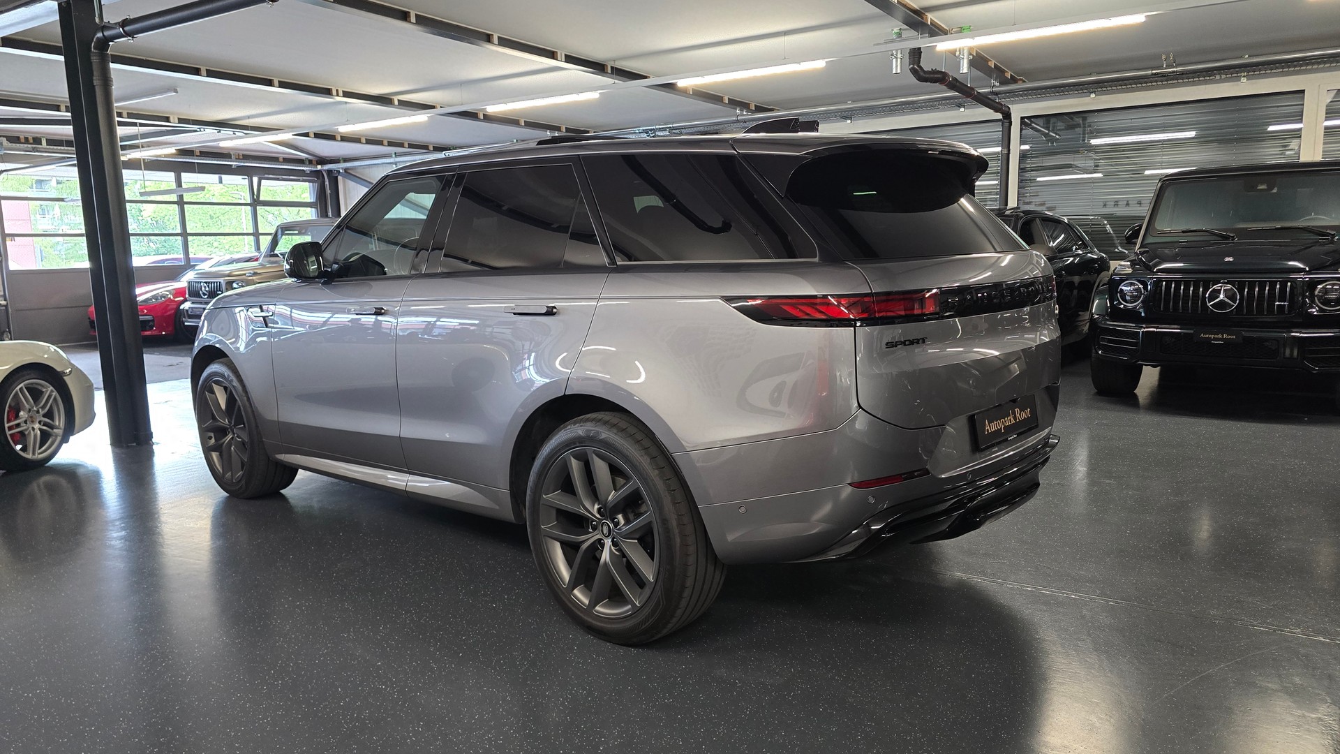 LAND ROVER Range Rover Sport D300 3.0 TD6 MHEV Dynamic SE Automatic-image-7