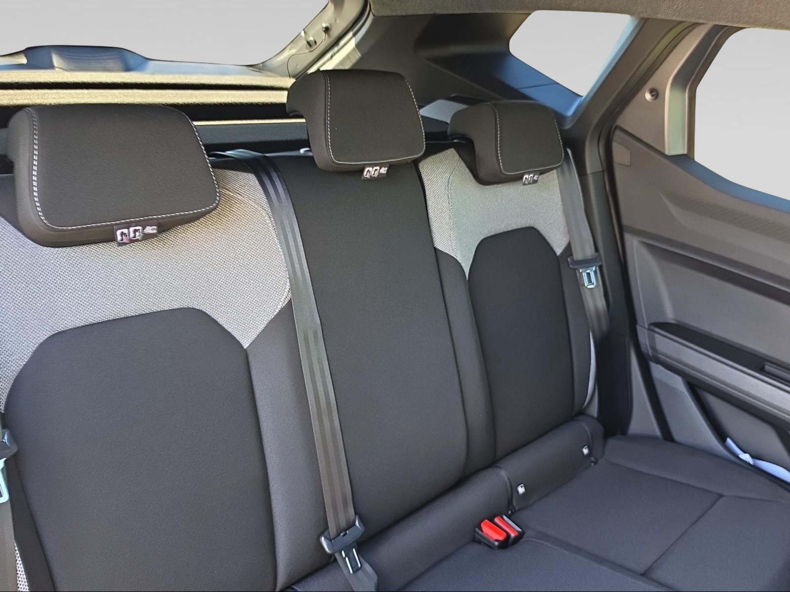 DACIA DUSTER Journey hybrid 155-image-9