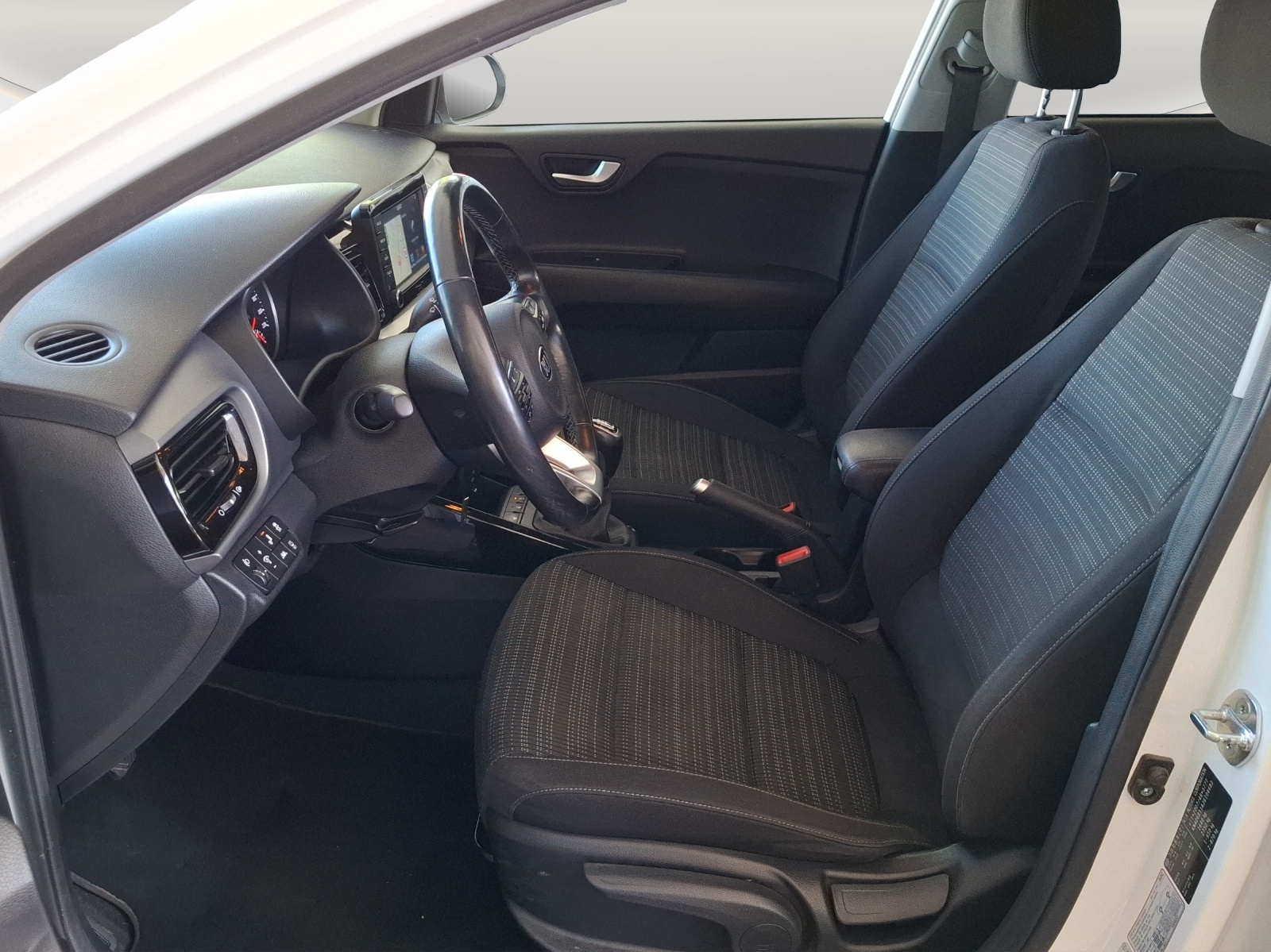 KIA Stonic 1.0 T-GDi //-image-8